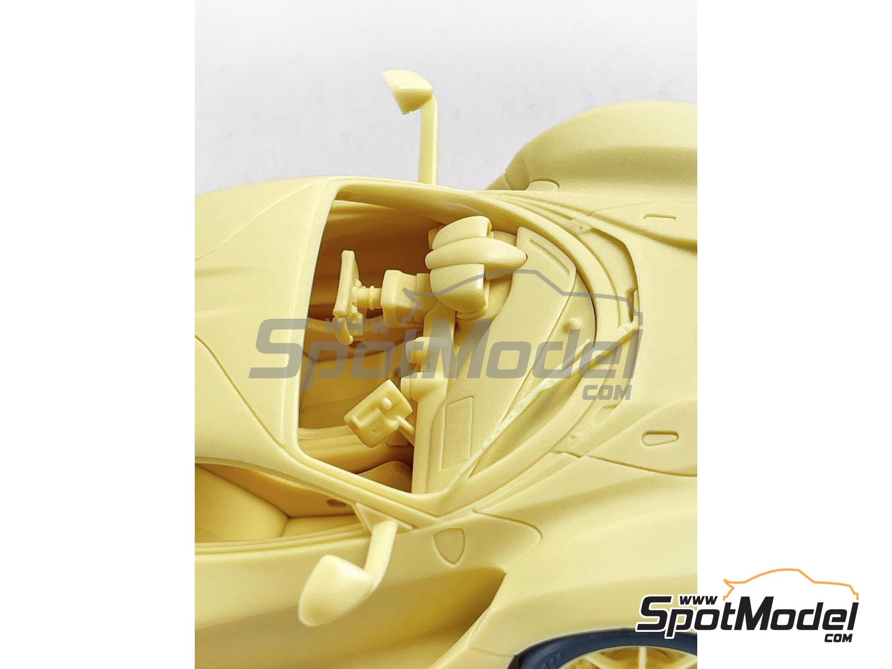 Image 6: Ferrari FXX-K Evo | Car scale model kit in 1/24 scale manufactured by Kitbox PZY Model (ref.&nbsp;KB08-19)