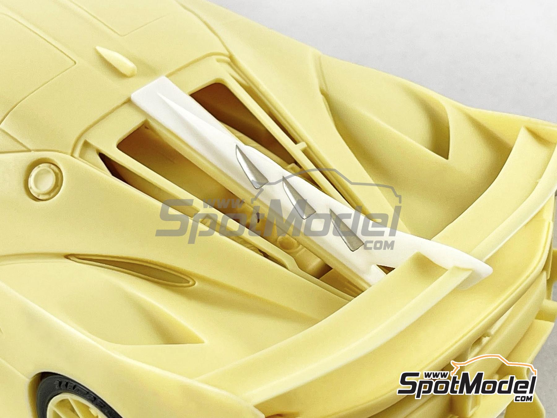 Image 7: Ferrari FXX-K Evo | Car scale model kit in 1/24 scale manufactured by Kitbox PZY Model (ref.&nbsp;KB08-19)