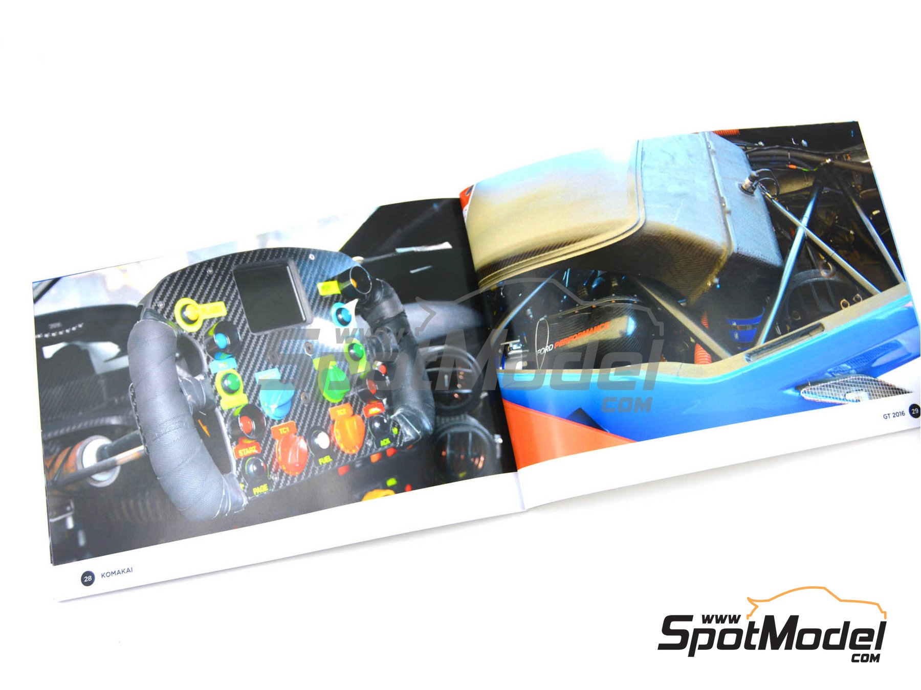 Image 4: Ford GT - 24 Hours Le Mans 2016 | Reference / walkaround book manufactured by Komakai (ref.&nbsp;KOM-FG008)