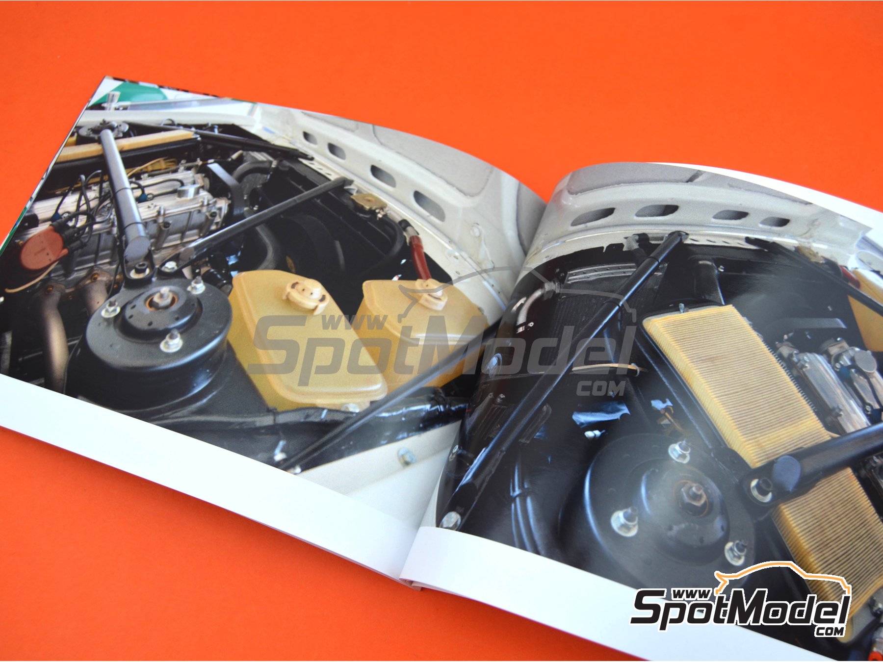 Image 4: Fiat 131 Abarth Rally | Libro de referencia fabricado por Komakai (ref.&nbsp;KOM-FG009)