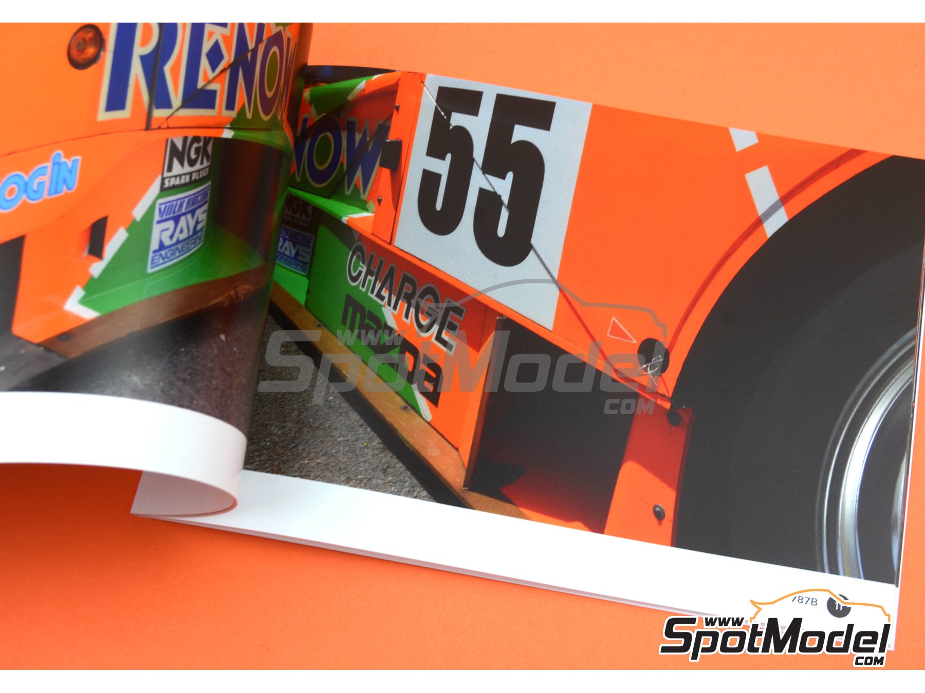 Komakai KOM-FG018: Reference / walkaround book Mazda 787B for