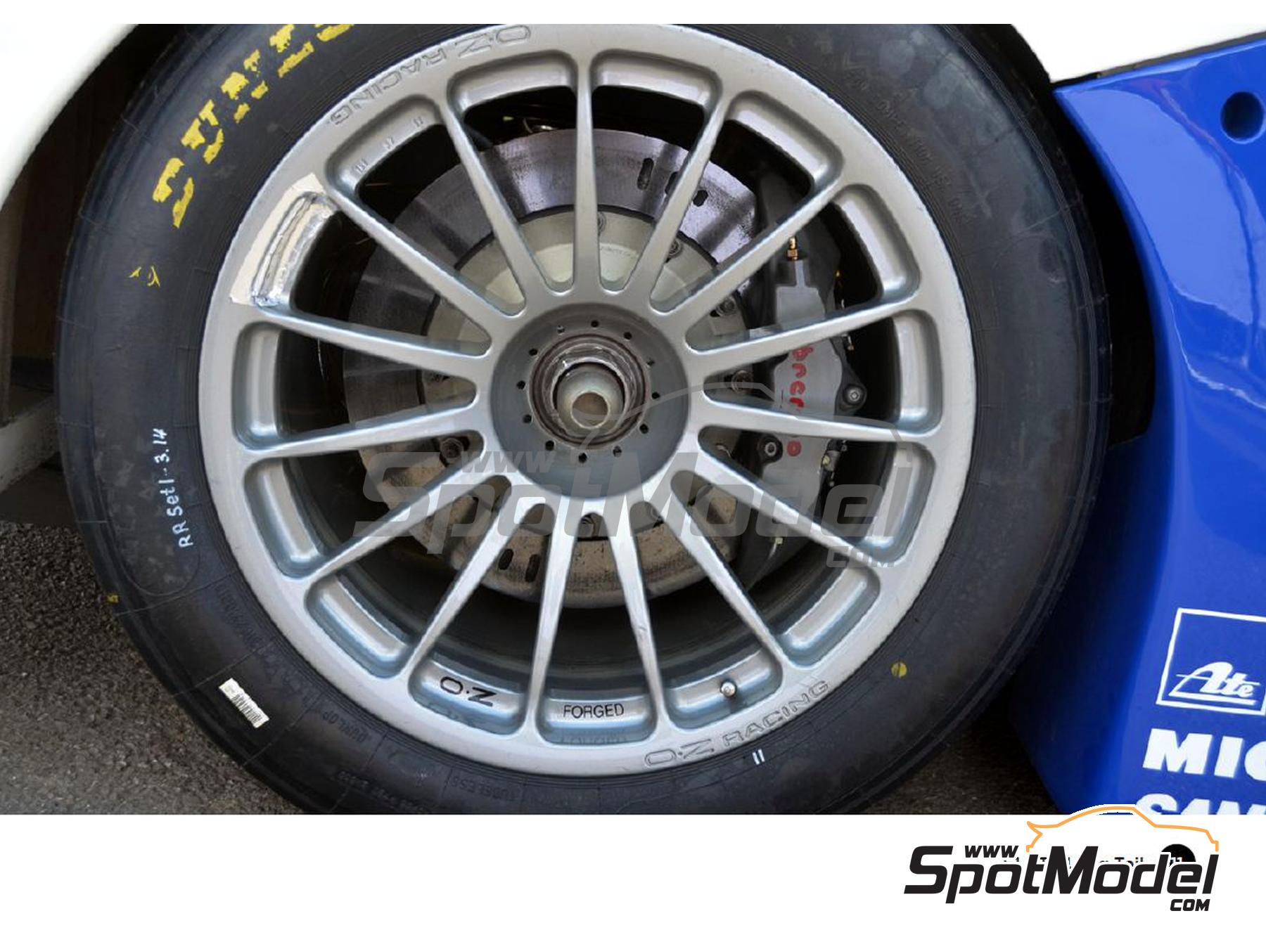 Image 2: McLaren F1 GTR Long Tail BMW Motorsport Team sponsored by Fina | Reference / walkaround book manufactured by Komakai (ref.&nbsp;KOM-FG027)