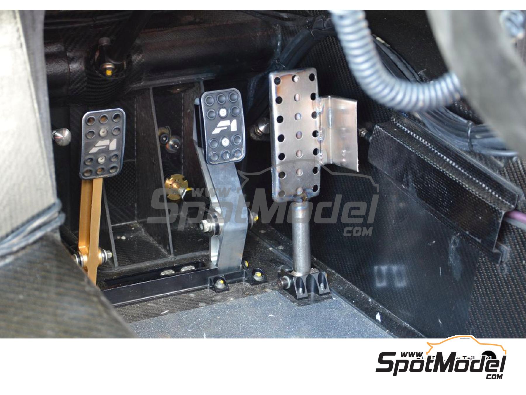 Image 3: McLaren F1 GTR Long Tail BMW Motorsport Team sponsored by Fina | Reference / walkaround book manufactured by Komakai (ref.&nbsp;KOM-FG027)