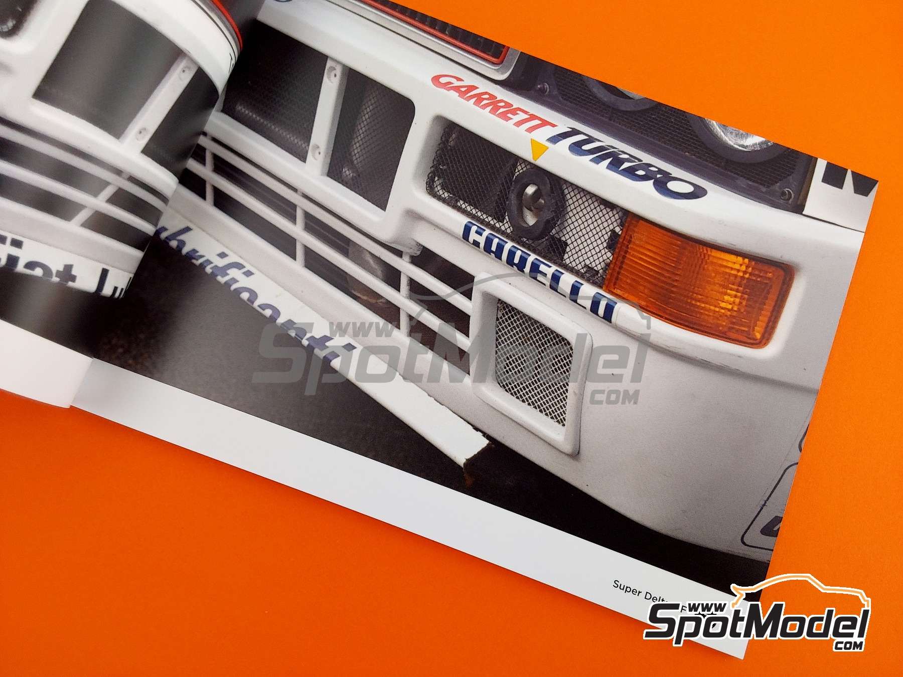 Image 5: Lancia Super Delta HF Integrale | Reference / walkaround book manufactured by Komakai (ref. KOM-FG041)