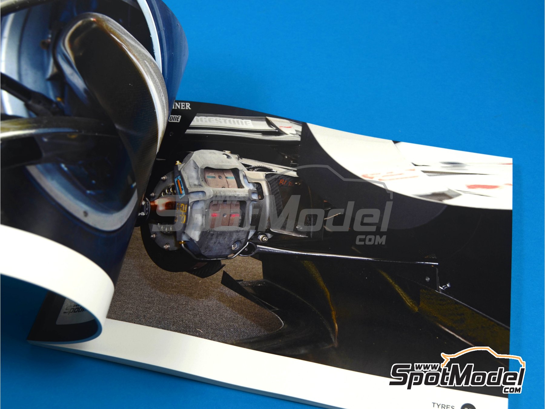 Image 5: McLaren Mercedes MP4/13 | Reference / walkaround book manufactured by Komakai (ref. KOM-UDG001)