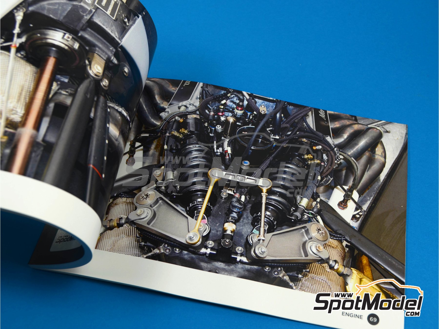 Image 12: McLaren Mercedes MP4/13 | Reference / walkaround book manufactured by Komakai (ref. KOM-UDG001)