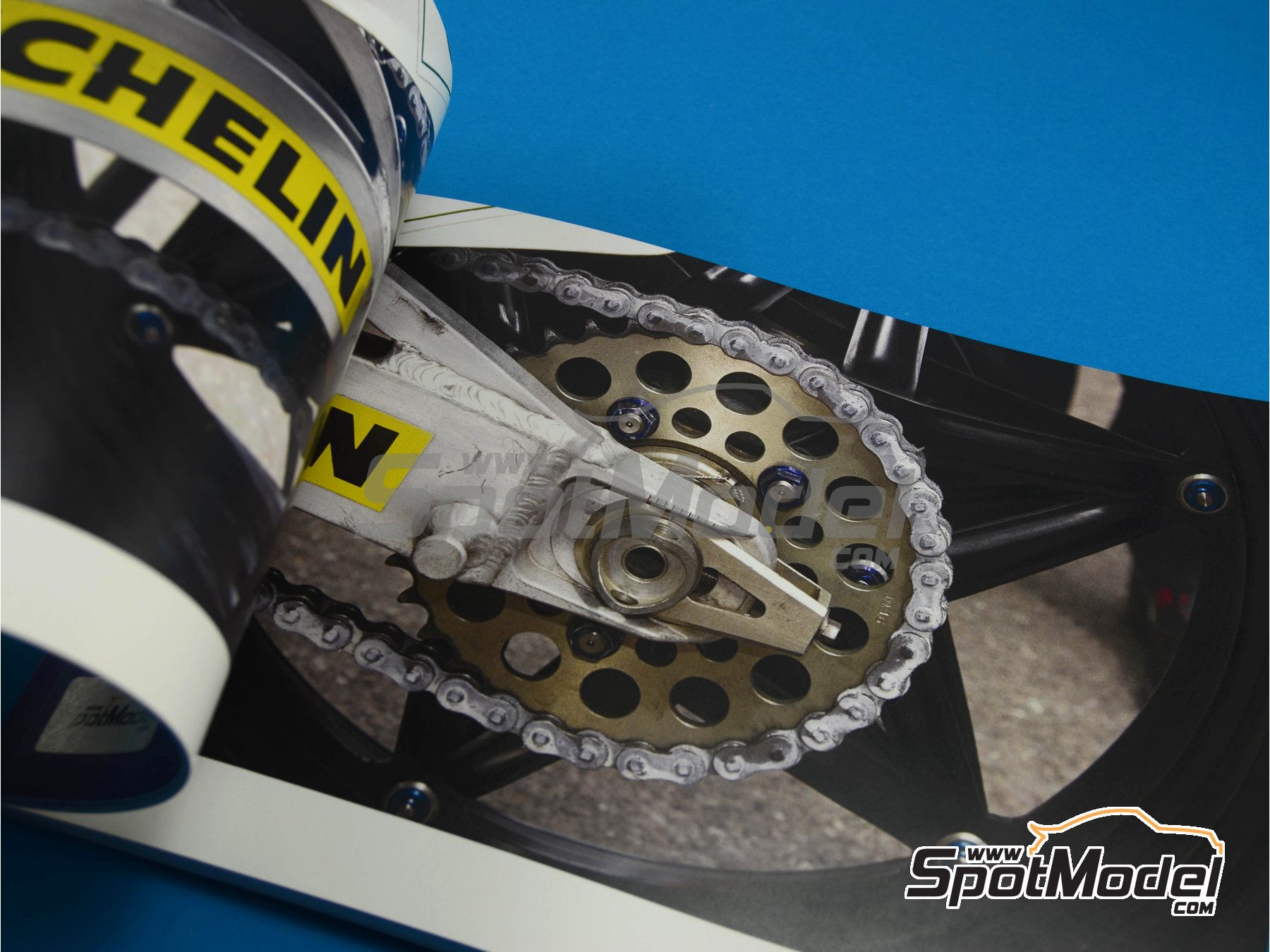 Image 4: Honda NSR500 -  1984 | Reference / walkaround book manufactured by Komakai (ref.&nbsp;KOM-UDG002)