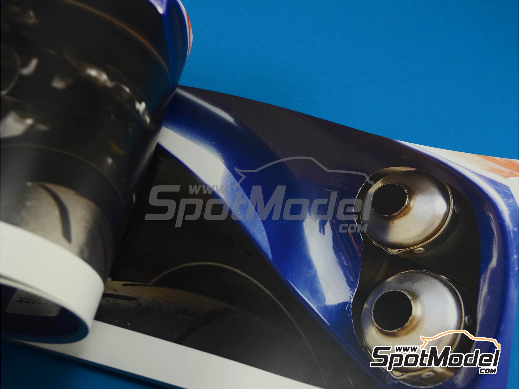 Image 8: Honda NSR500 -  1984 | Reference / walkaround book manufactured by Komakai (ref.&nbsp;KOM-UDG002)