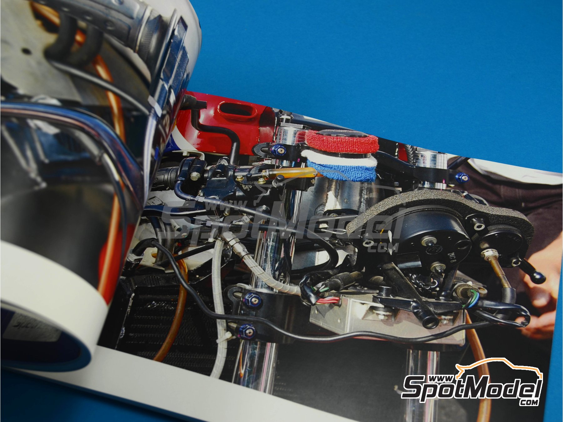 Image 9: Honda NSR500 -  1984 | Reference / walkaround book manufactured by Komakai (ref.&nbsp;KOM-UDG002)