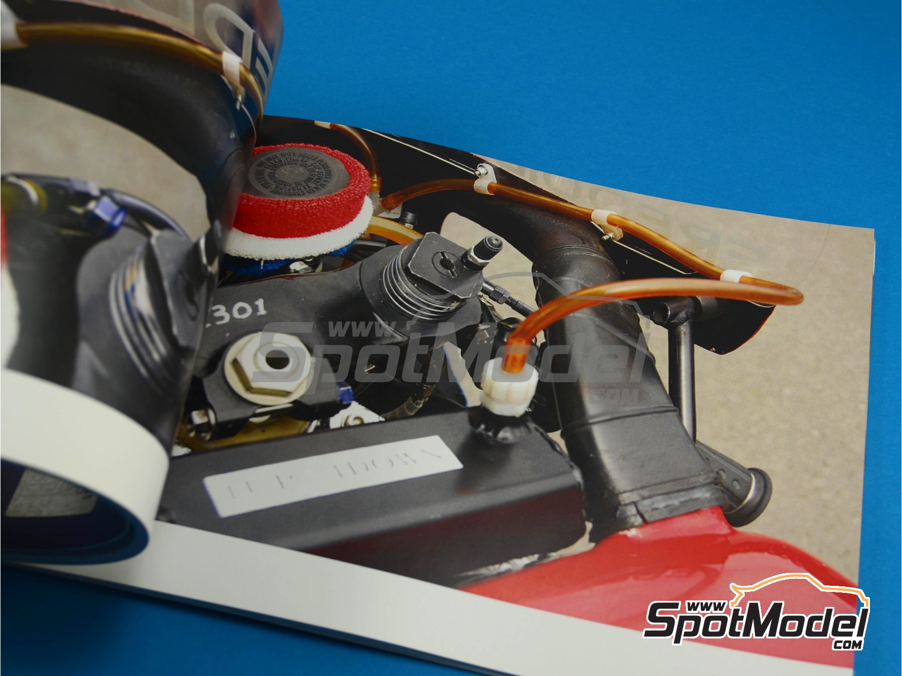 Image 12: Honda NSR500 -  1984 | Reference / walkaround book manufactured by Komakai (ref.&nbsp;KOM-UDG002)