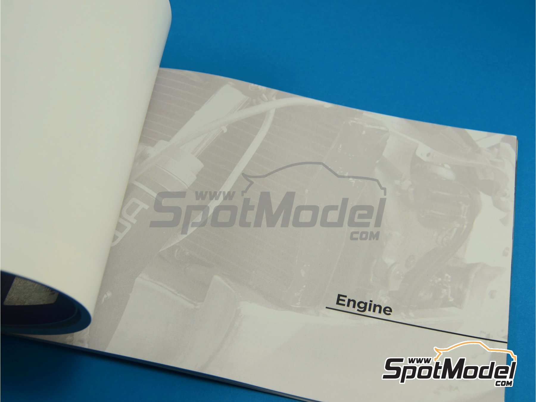 Image 13: Honda NSR500 -  1984 | Reference / walkaround book manufactured by Komakai (ref.&nbsp;KOM-UDG002)