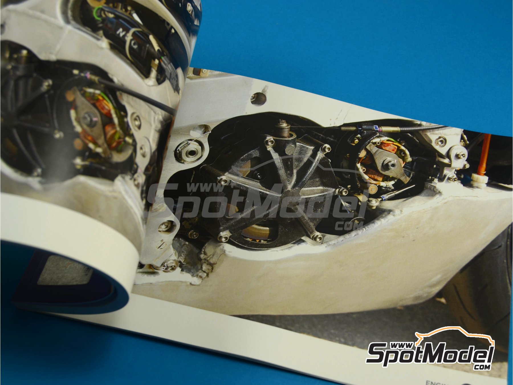 Image 14: Honda NSR500 -  1984 | Reference / walkaround book manufactured by Komakai (ref.&nbsp;KOM-UDG002)