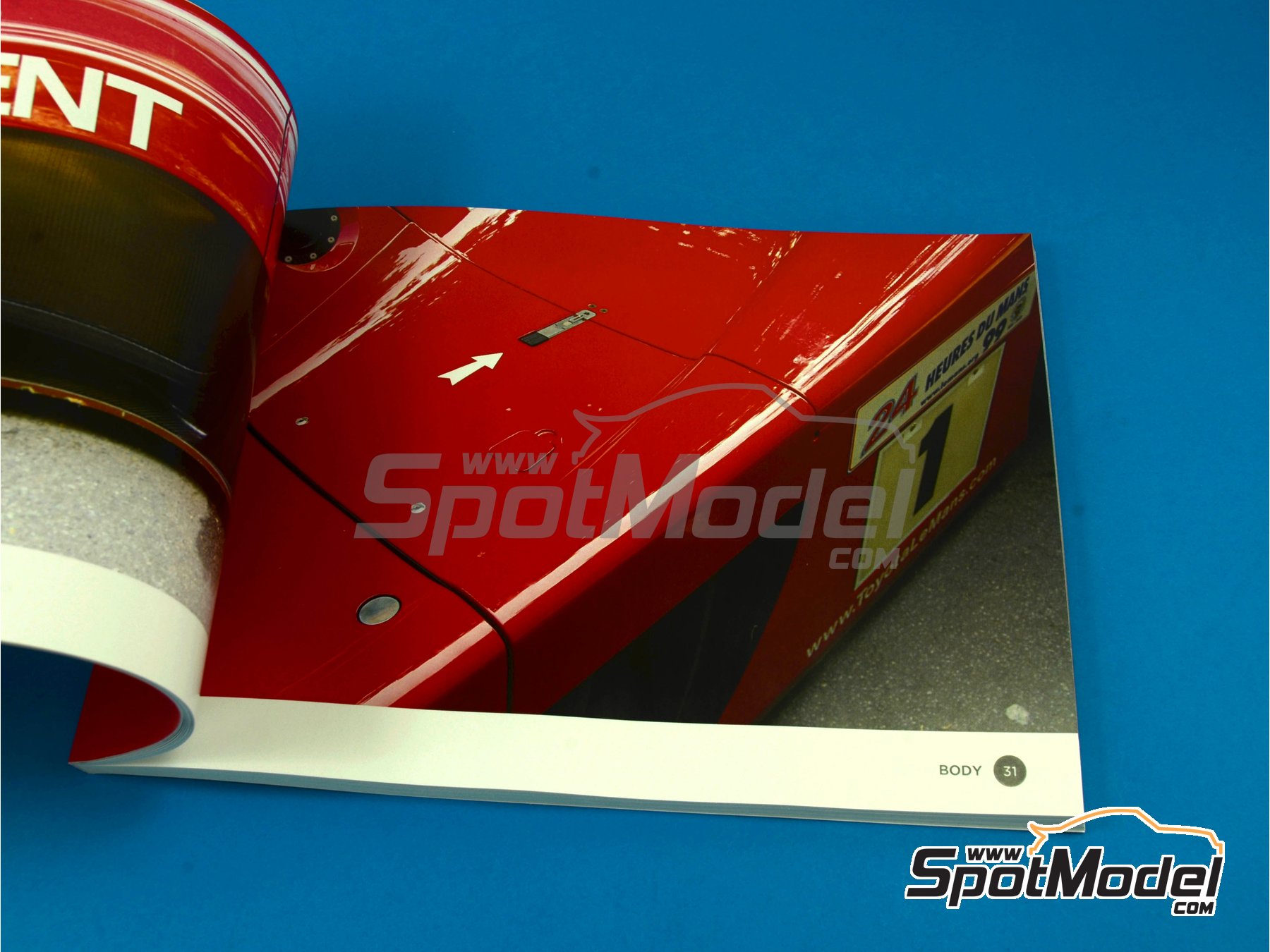 Image 2: Toyota TS020 GT-One -  1999 | Libro de referencia fabricado por Komakai (ref.&nbsp;KOM-UDG004)