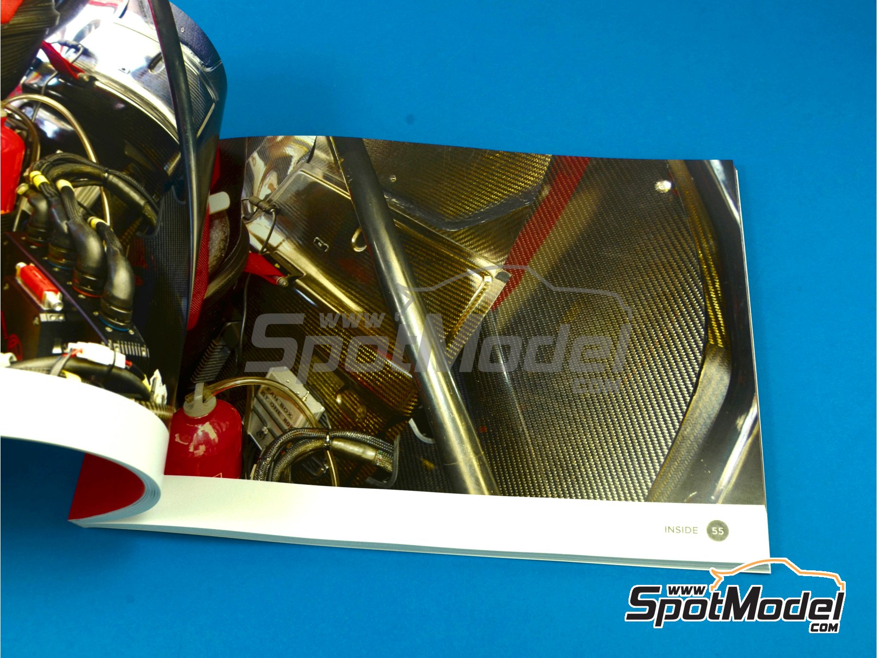 Image 3: Toyota TS020 GT-One -  1999 | Libro de referencia fabricado por Komakai (ref.&nbsp;KOM-UDG004)