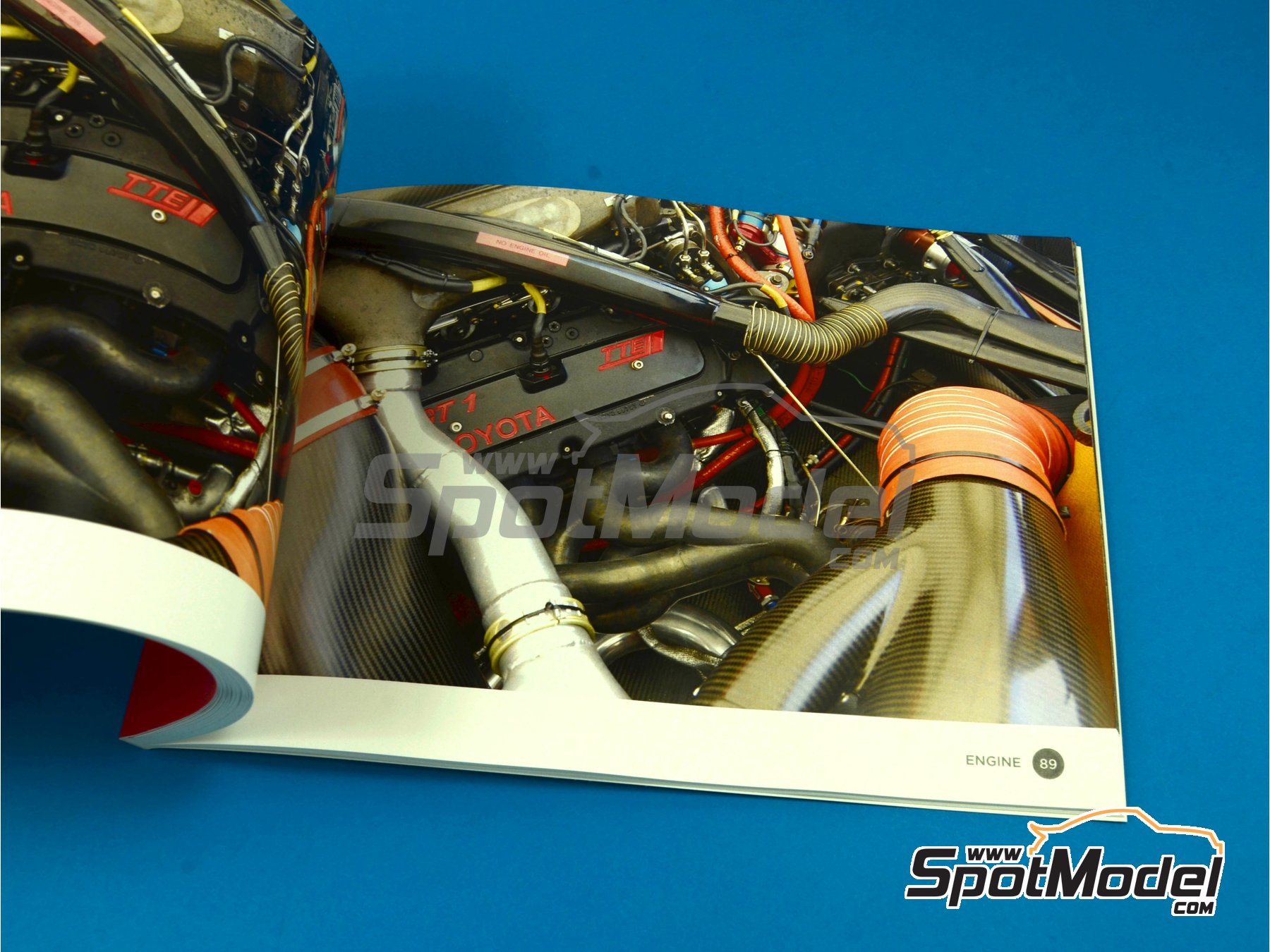 Image 4: Toyota TS020 GT-One -  1999 | Libro de referencia fabricado por Komakai (ref.&nbsp;KOM-UDG004)