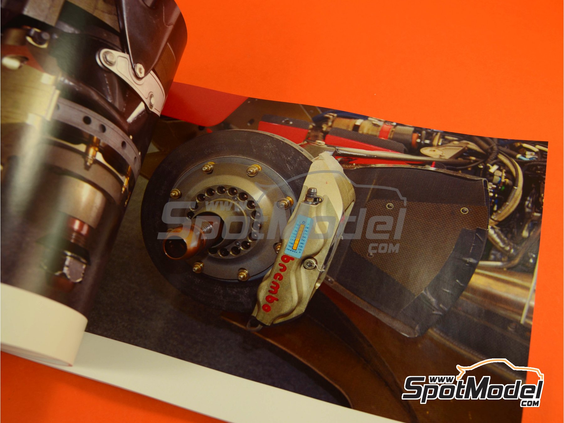 Image 2: McLaren Ford MP4/8 | Reference / walkaround book manufactured by Komakai (ref. KOM-UDG006)