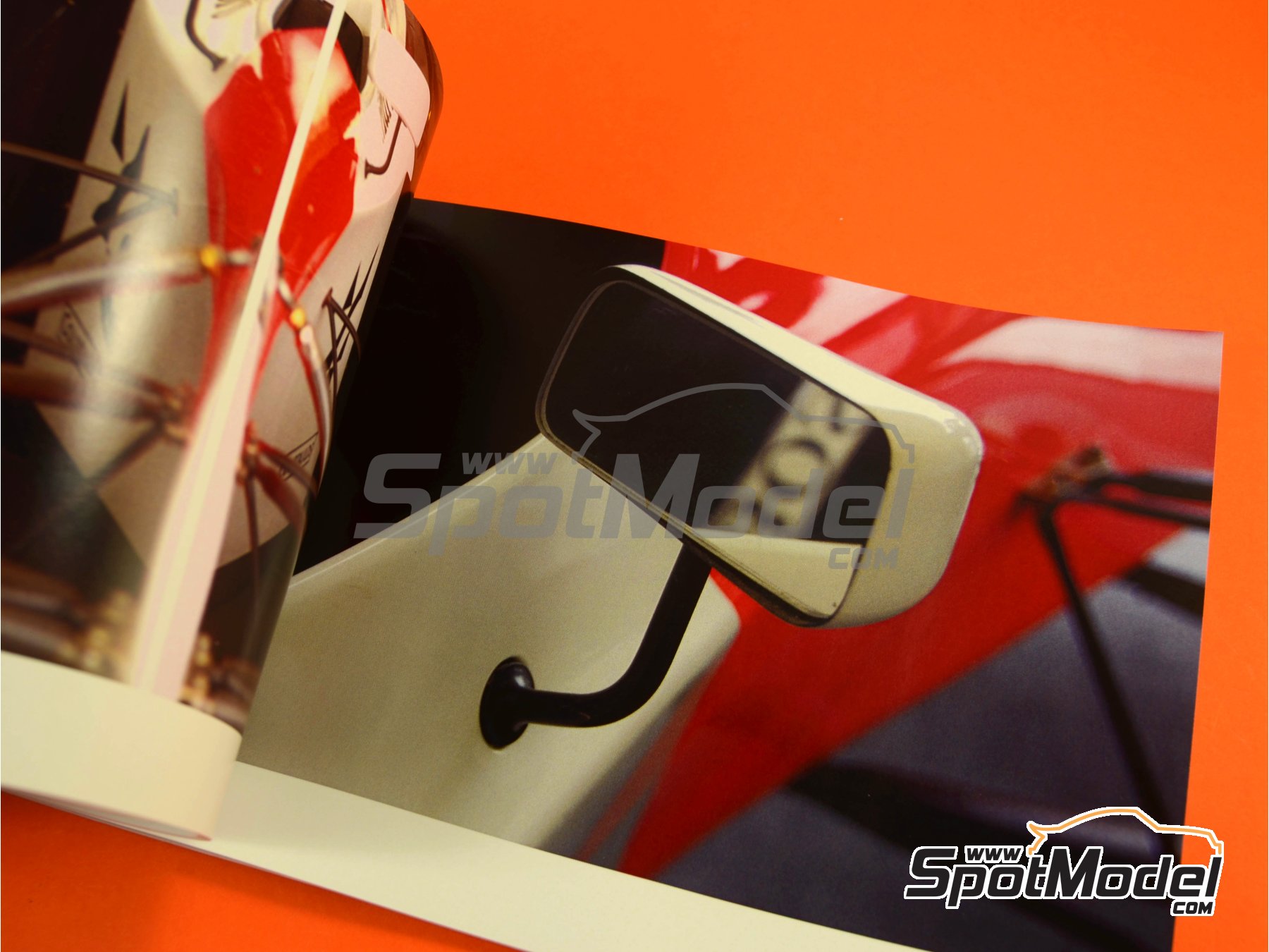 Image 4: McLaren Ford MP4/8 | Reference / walkaround book manufactured by Komakai (ref. KOM-UDG006)