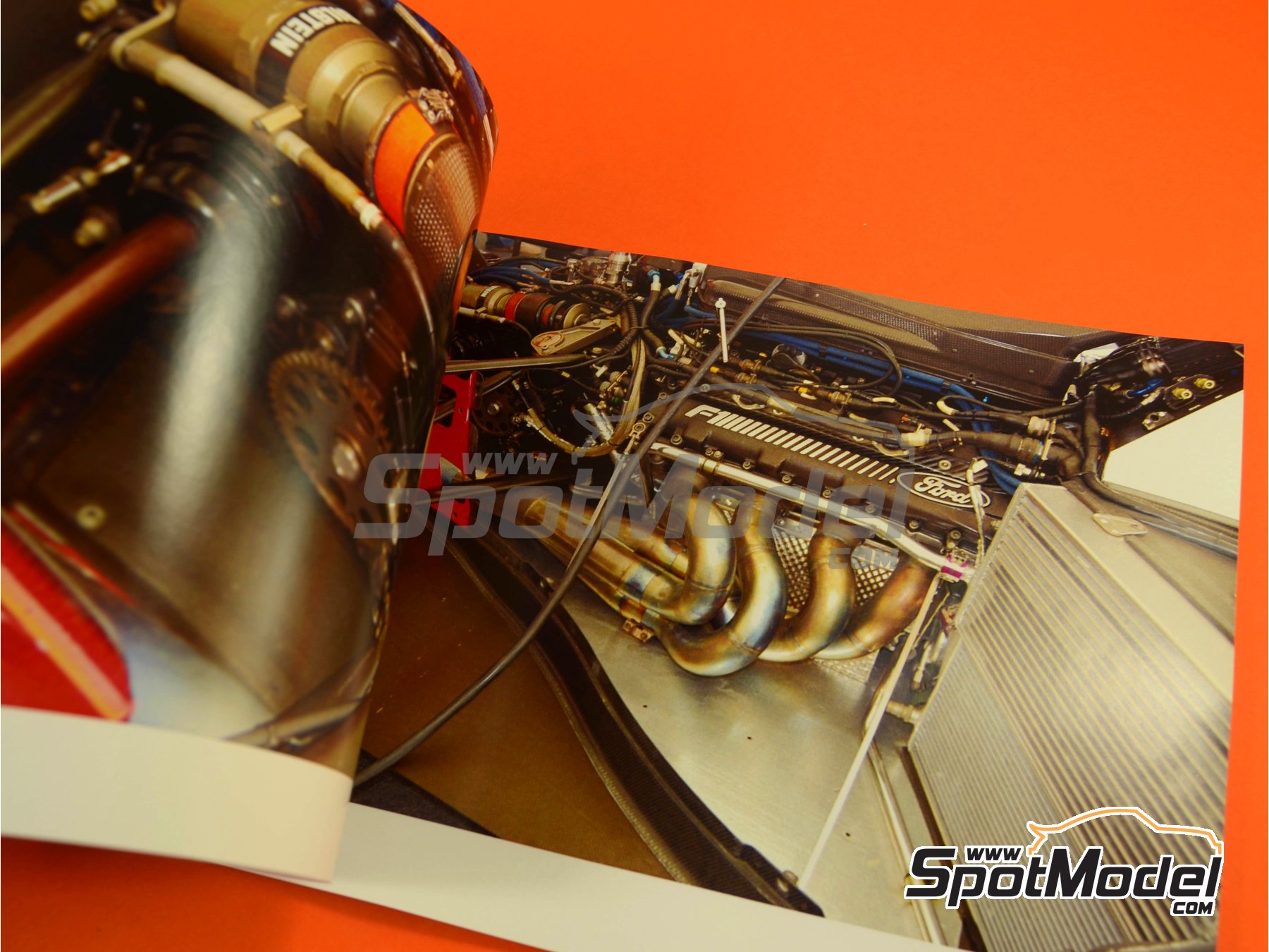 Image 6: McLaren Ford MP4/8 | Reference / walkaround book manufactured by Komakai (ref. KOM-UDG006)