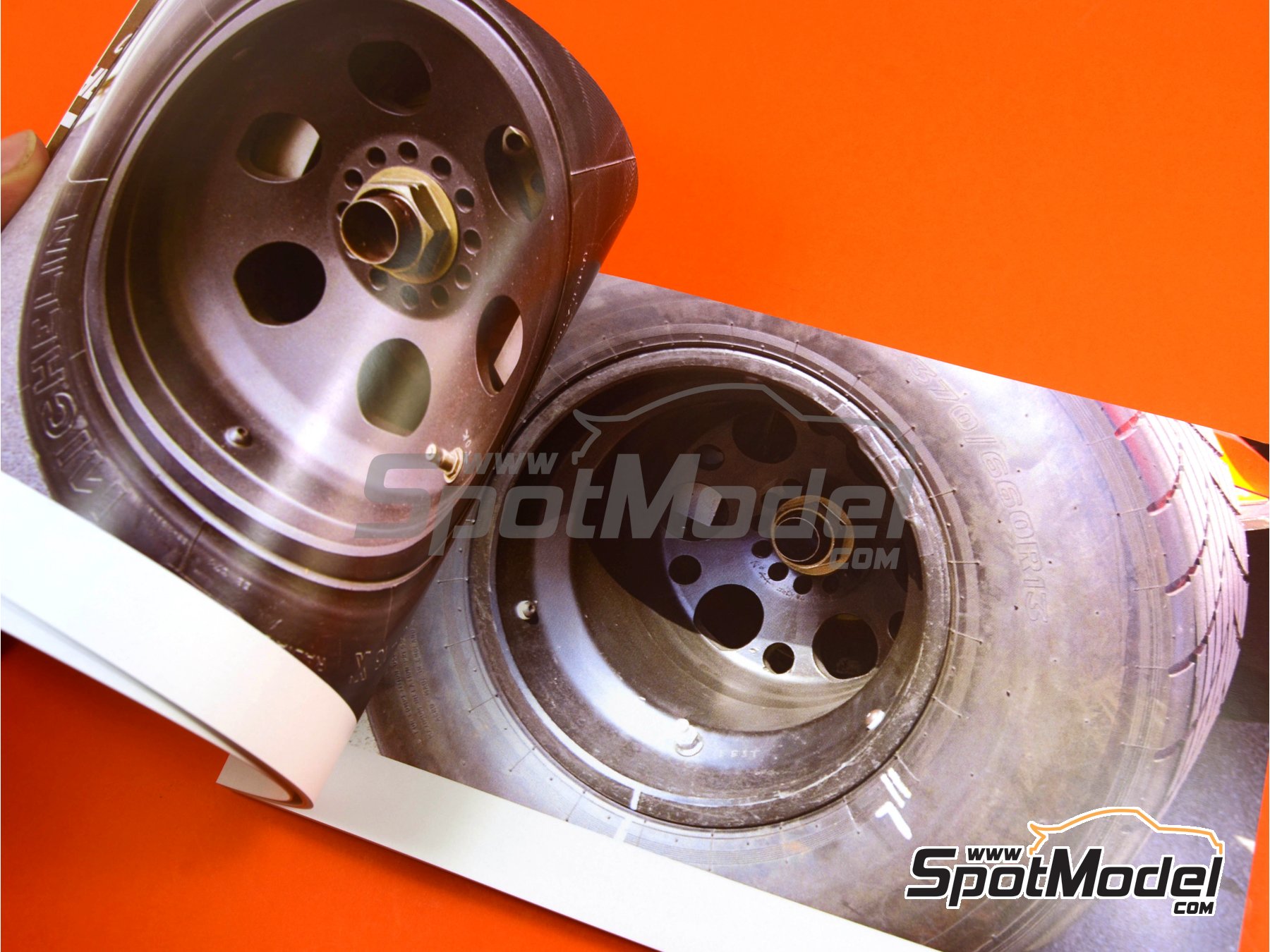 Image 2: McLaren TAG Porsche MP4/2 | Libro de referencia fabricado por Komakai (ref.&nbsp;KOM-UDG007)