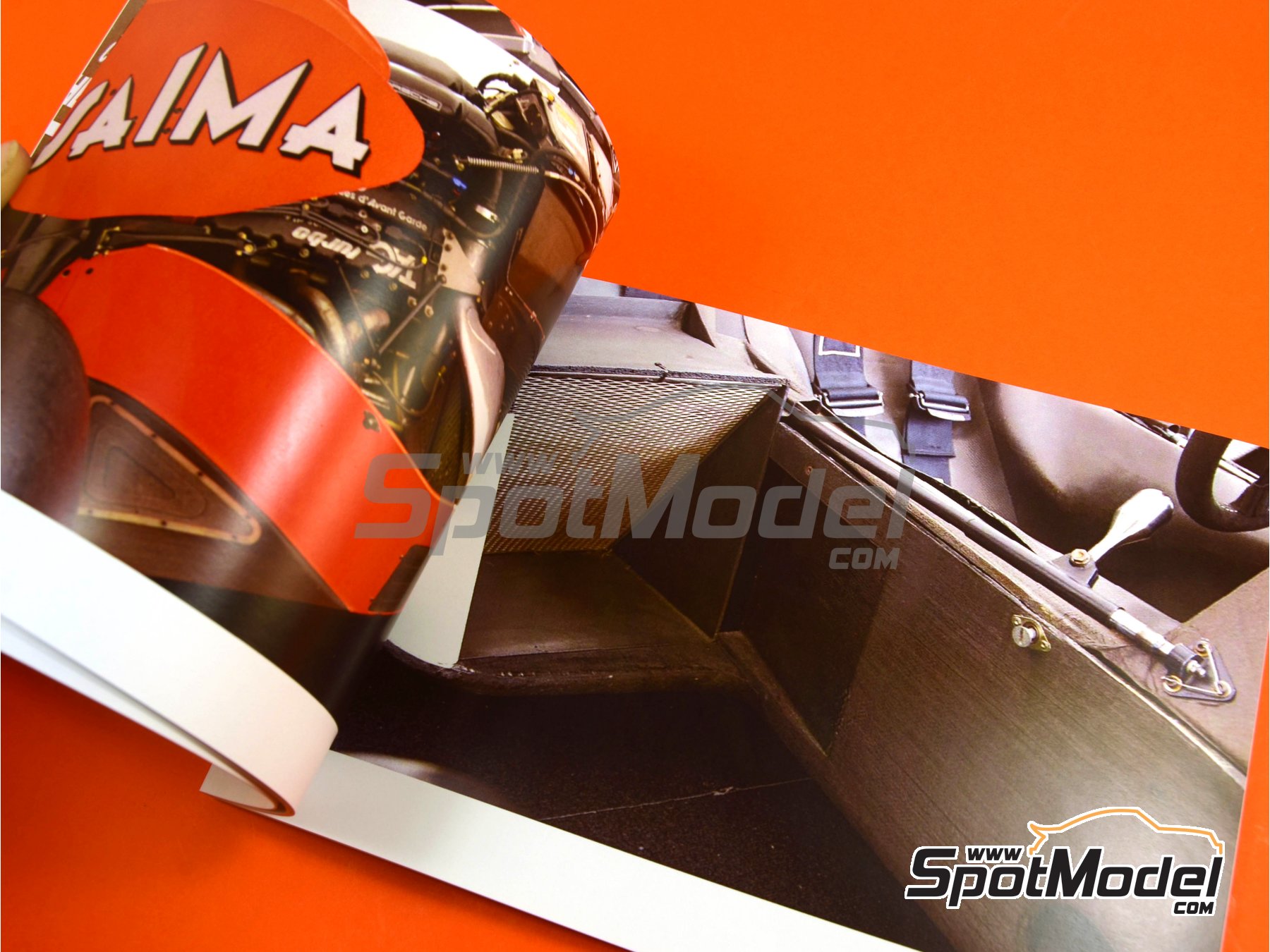 Image 3: McLaren TAG Porsche MP4/2 | Libro de referencia fabricado por Komakai (ref.&nbsp;KOM-UDG007)