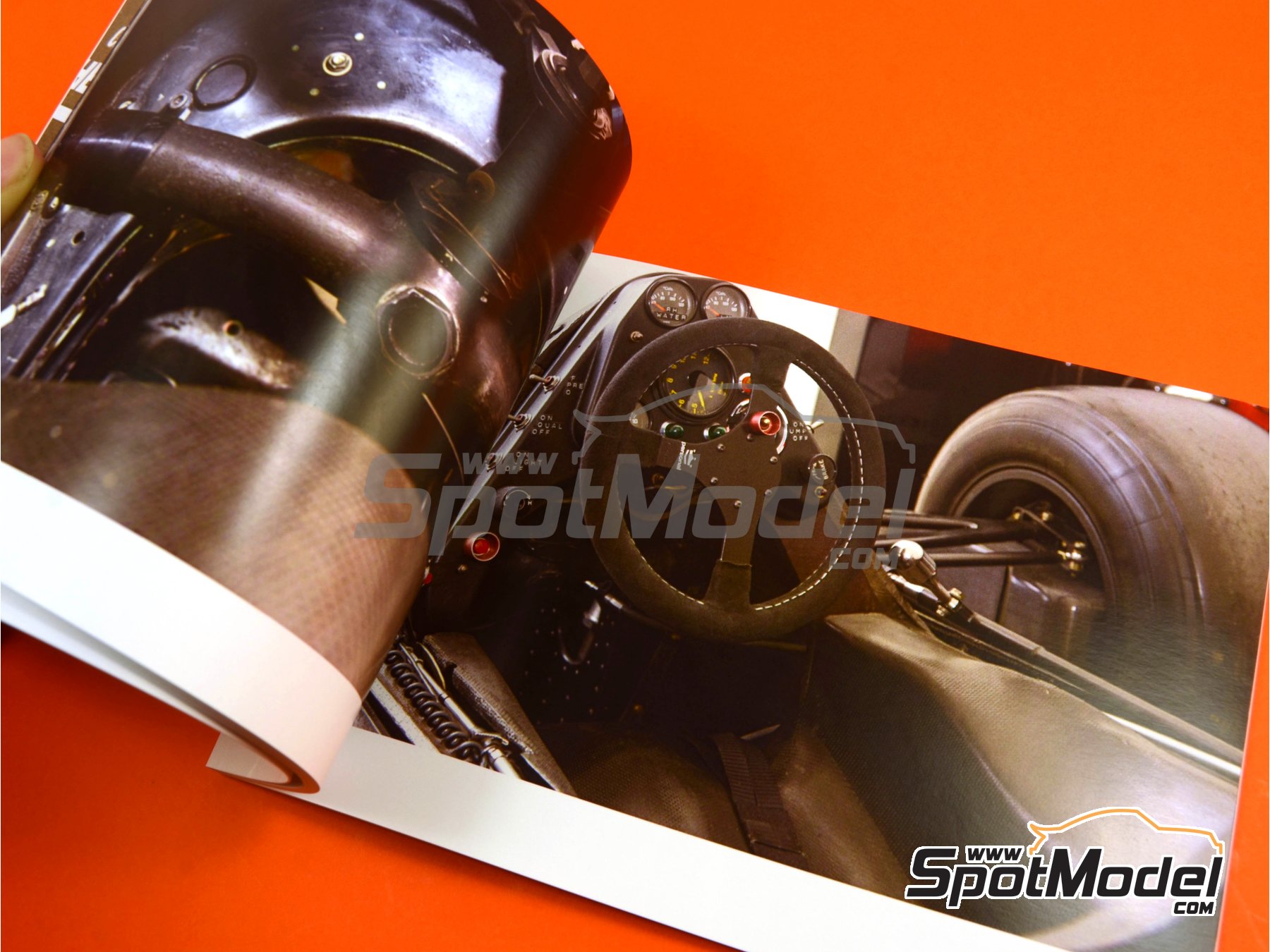 Image 4: McLaren TAG Porsche MP4/2 | Libro de referencia fabricado por Komakai (ref.&nbsp;KOM-UDG007)