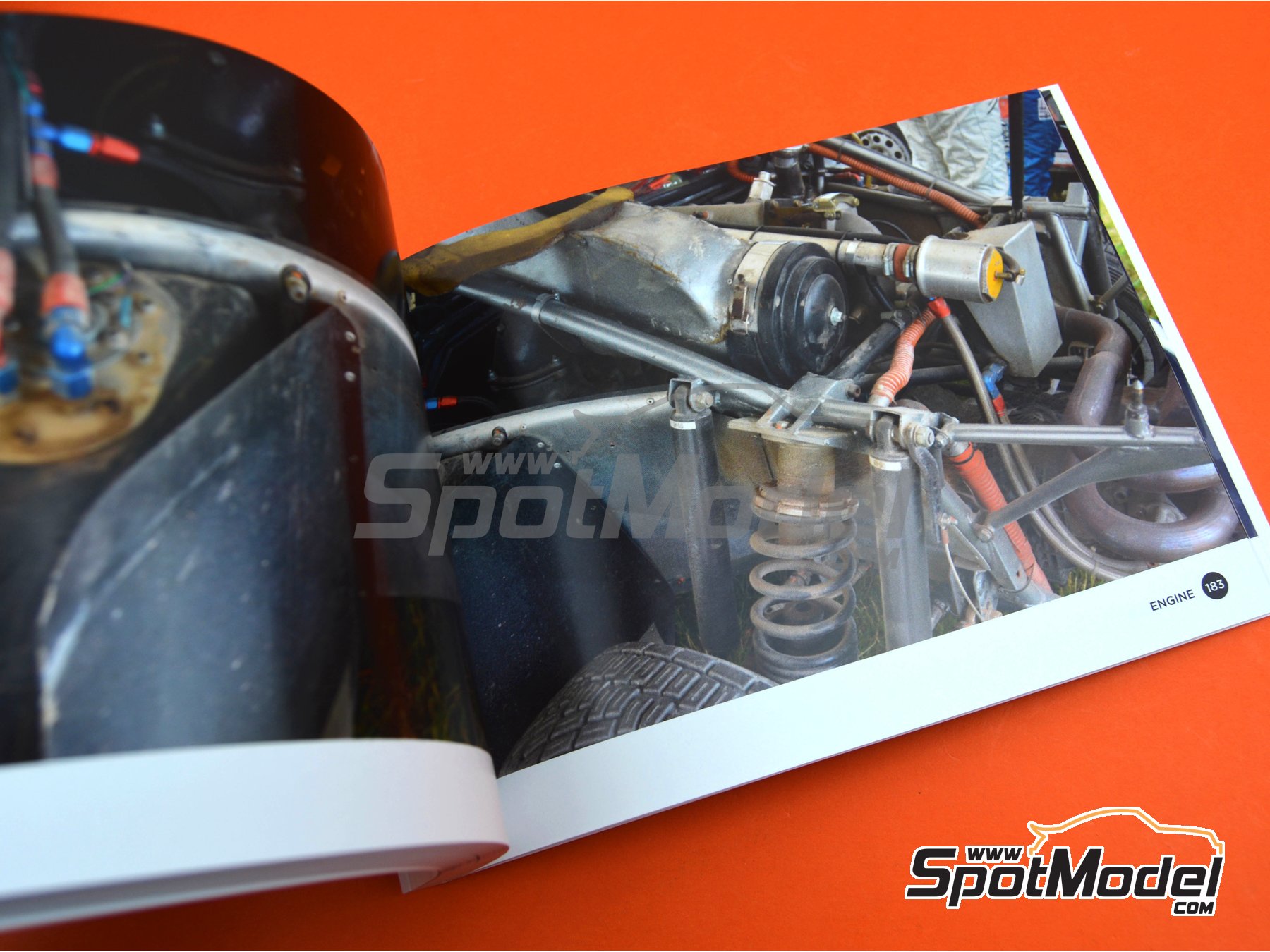 Image 8: Lancia 037 Rally | Libro de referencia fabricado por Komakai (ref.&nbsp;KOM-UDG010)