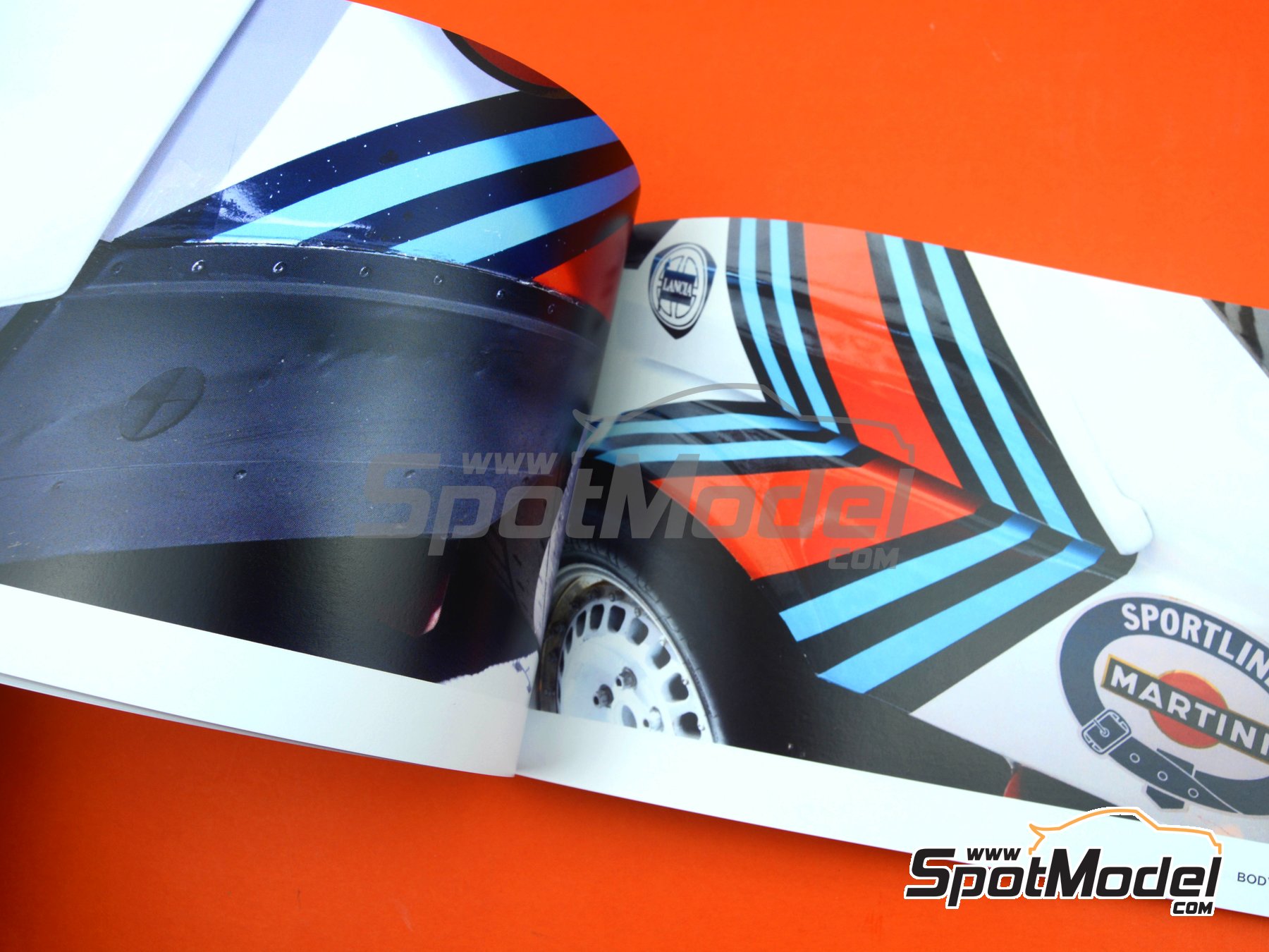 Image 6: Lancia Delta S4 | Reference / walkaround book manufactured by Komakai (ref.&nbsp;KOM-UDG013)