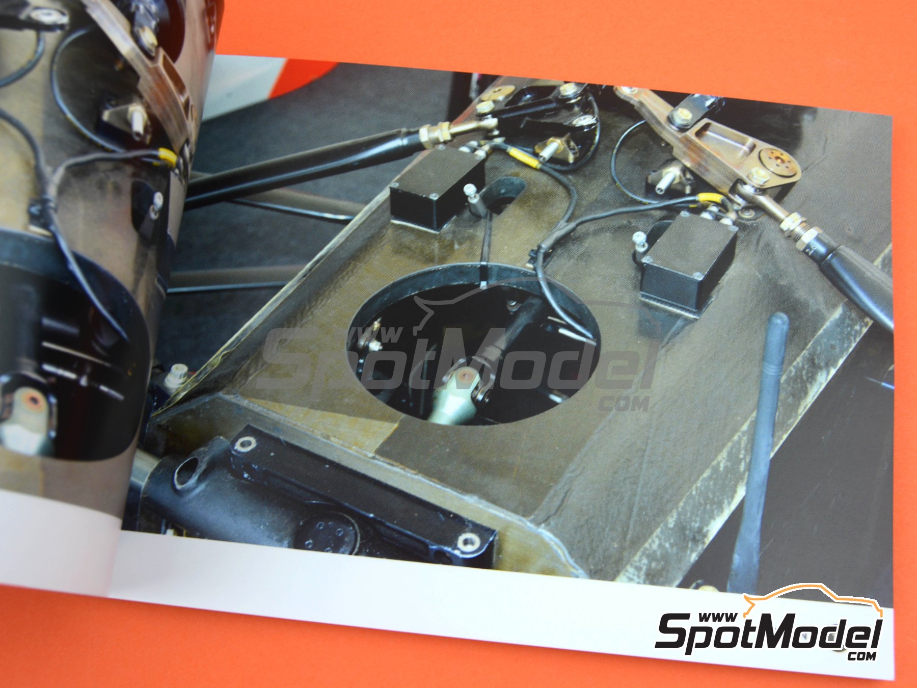 Image 12: McLaren Honda MP4/6 | Reference / walkaround book manufactured by Komakai (ref. KOM-UDG017)
