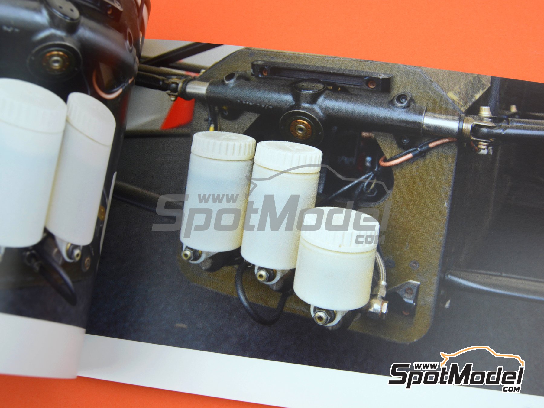 Image 13: McLaren Honda MP4/6 | Reference / walkaround book manufactured by Komakai (ref. KOM-UDG017)