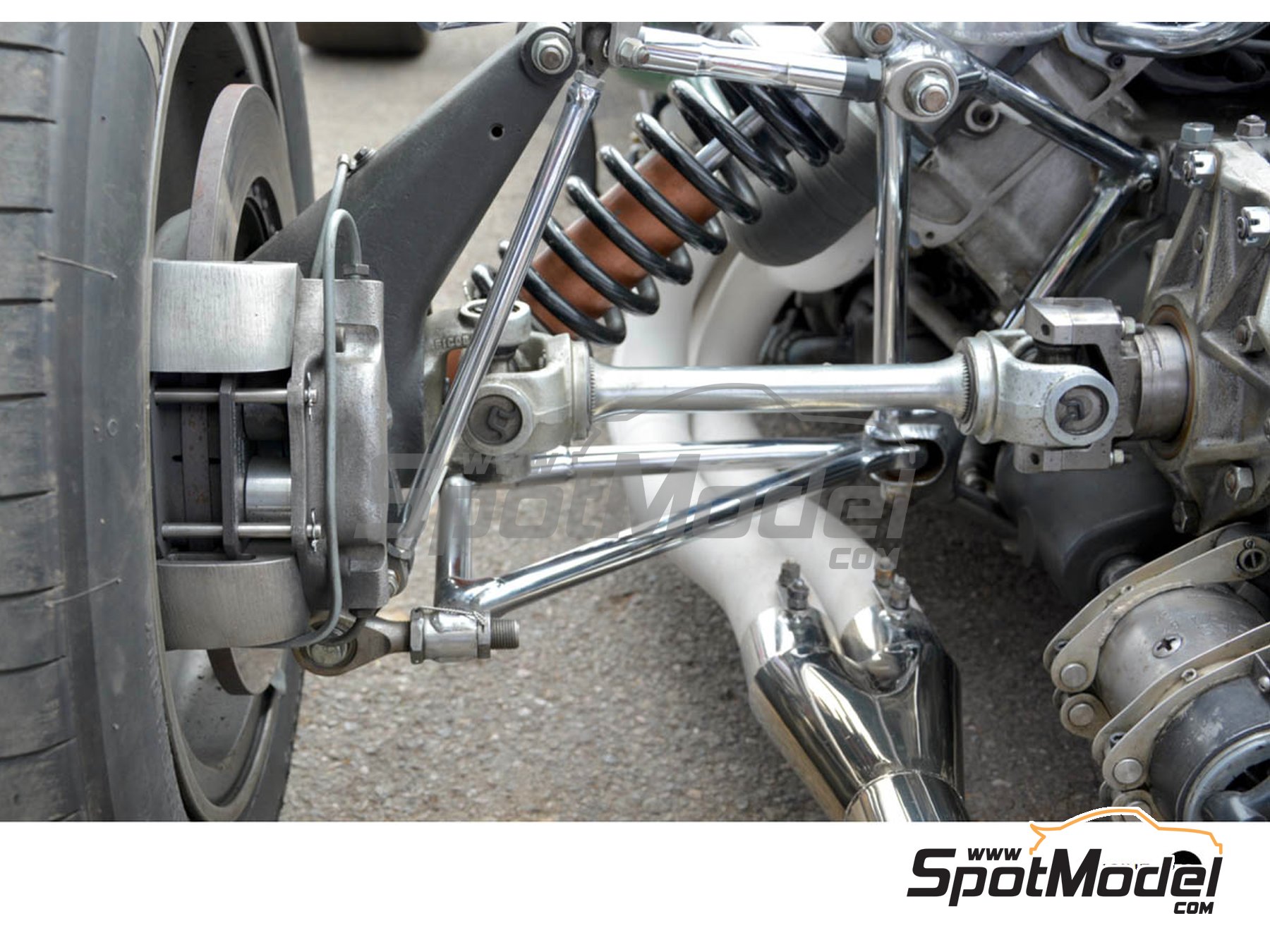 Image 2: Lotus Ford Type 49 | Reference / walkaround book manufactured by Komakai (ref.&nbsp;KOM-UDG019)