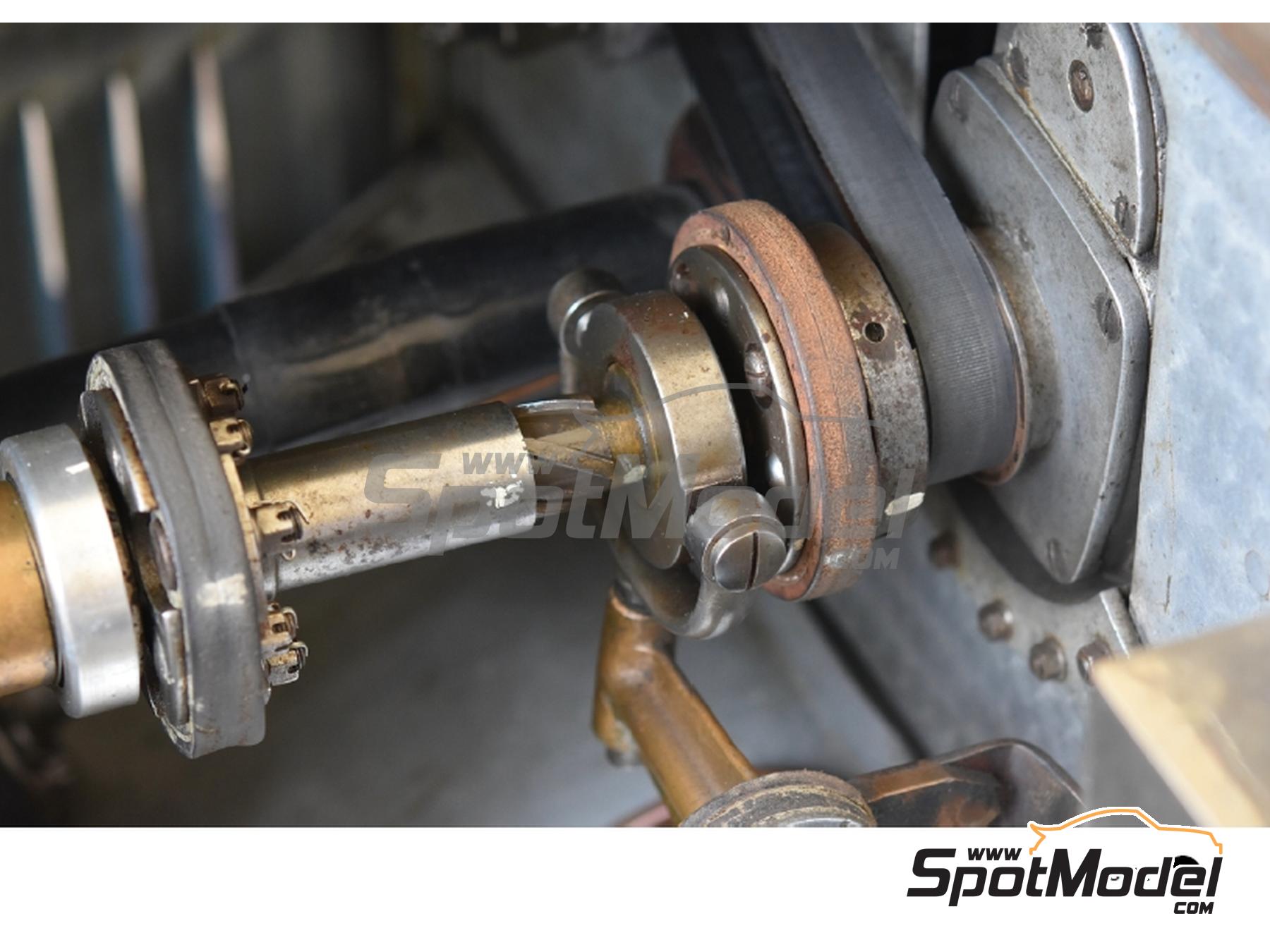 Image 3: Bugatti Type 35B | Reference / walkaround book manufactured by Komakai (ref. KOM-UDG026)