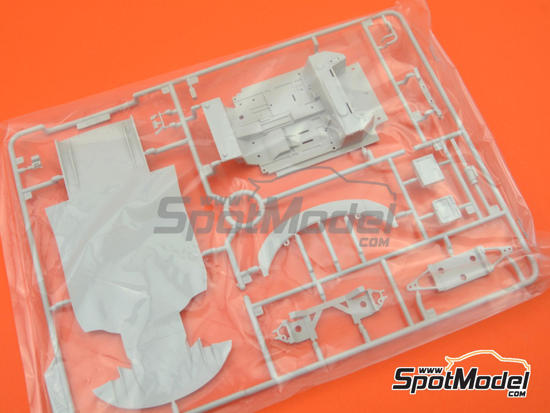 Image 23: Audi R8 LMS GT3 Evo II Equipo Absolute Racing patrocinado por Meng - TSS Thailand Super Series 2024 | Maqueta de coche en escala&nbsp;1/24 fabricado por Meng Model (ref.&nbsp;CS-009, tambien 4897038554072)