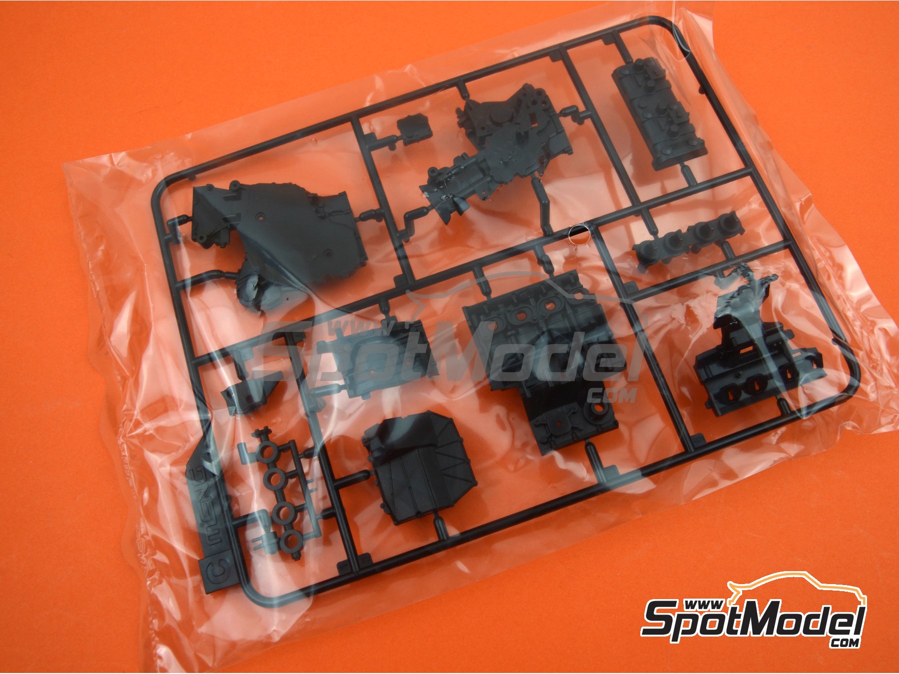 Image 14: Kawasaki Ninja H2R | Motorbike scale model kit in 1/9 scale manufactured by Meng Model (ref. MT-001, also 4897038552221)