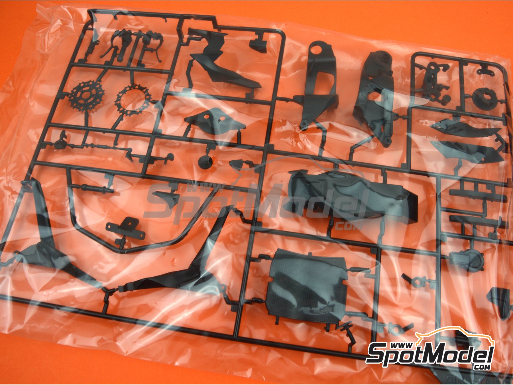 Image 19: Kawasaki Ninja H2R | Motorbike scale model kit in 1/9 scale manufactured by Meng Model (ref. MT-001, also 4897038552221)