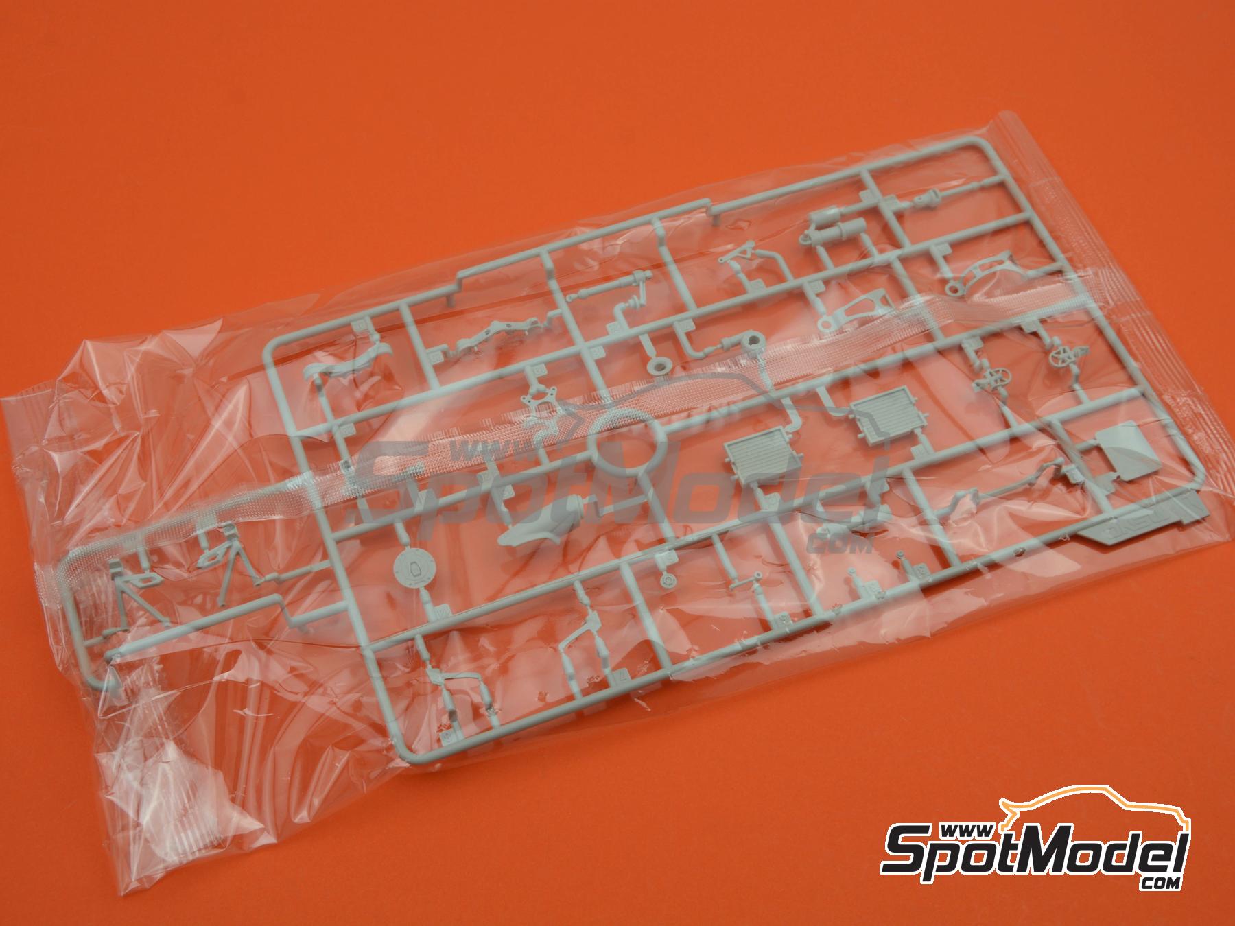 Image 11: BMW R 1250 GS Adventure | Motorbike scale model kit in 1/9 scale manufactured by Meng Model (ref. MT-005, also 4897038553860)