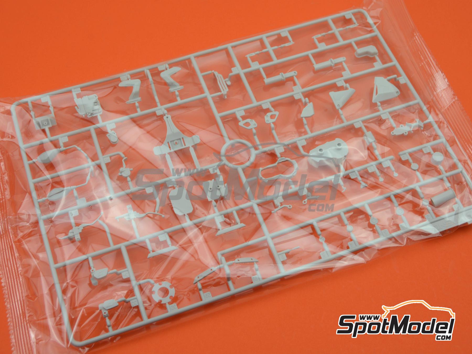 Image 16: BMW R 1250 GS Adventure | Motorbike scale model kit in 1/9 scale manufactured by Meng Model (ref. MT-005, also 4897038553860)