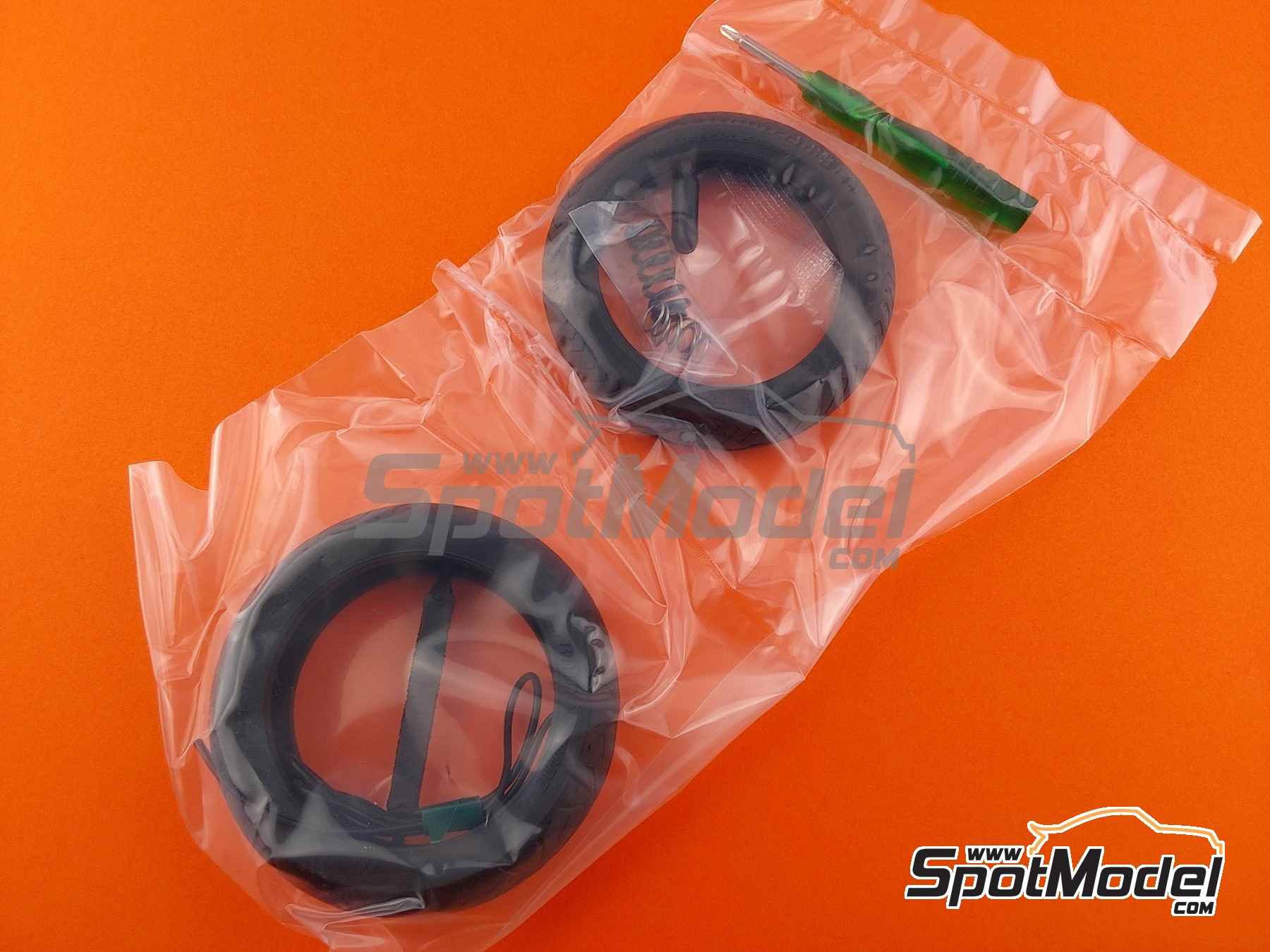 Image 16: BMW R18 Classic | Maqueta de moto en escala&nbsp;1/9 fabricado por Meng Model (ref.&nbsp;MT-006, tambien 4897038554140)