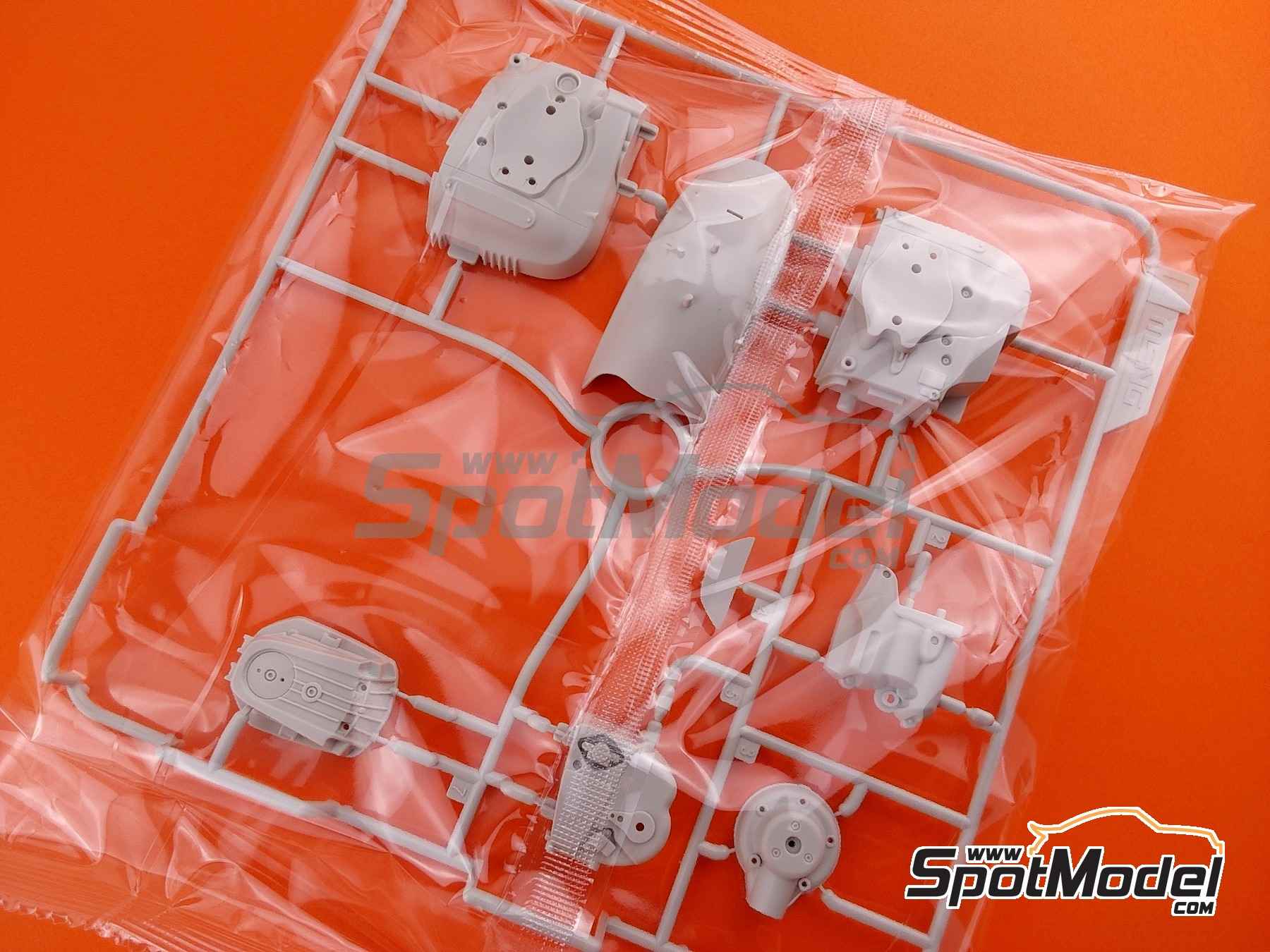 Image 30: BMW R18 Classic | Maqueta de moto en escala&nbsp;1/9 fabricado por Meng Model (ref.&nbsp;MT-006, tambien 4897038554140)