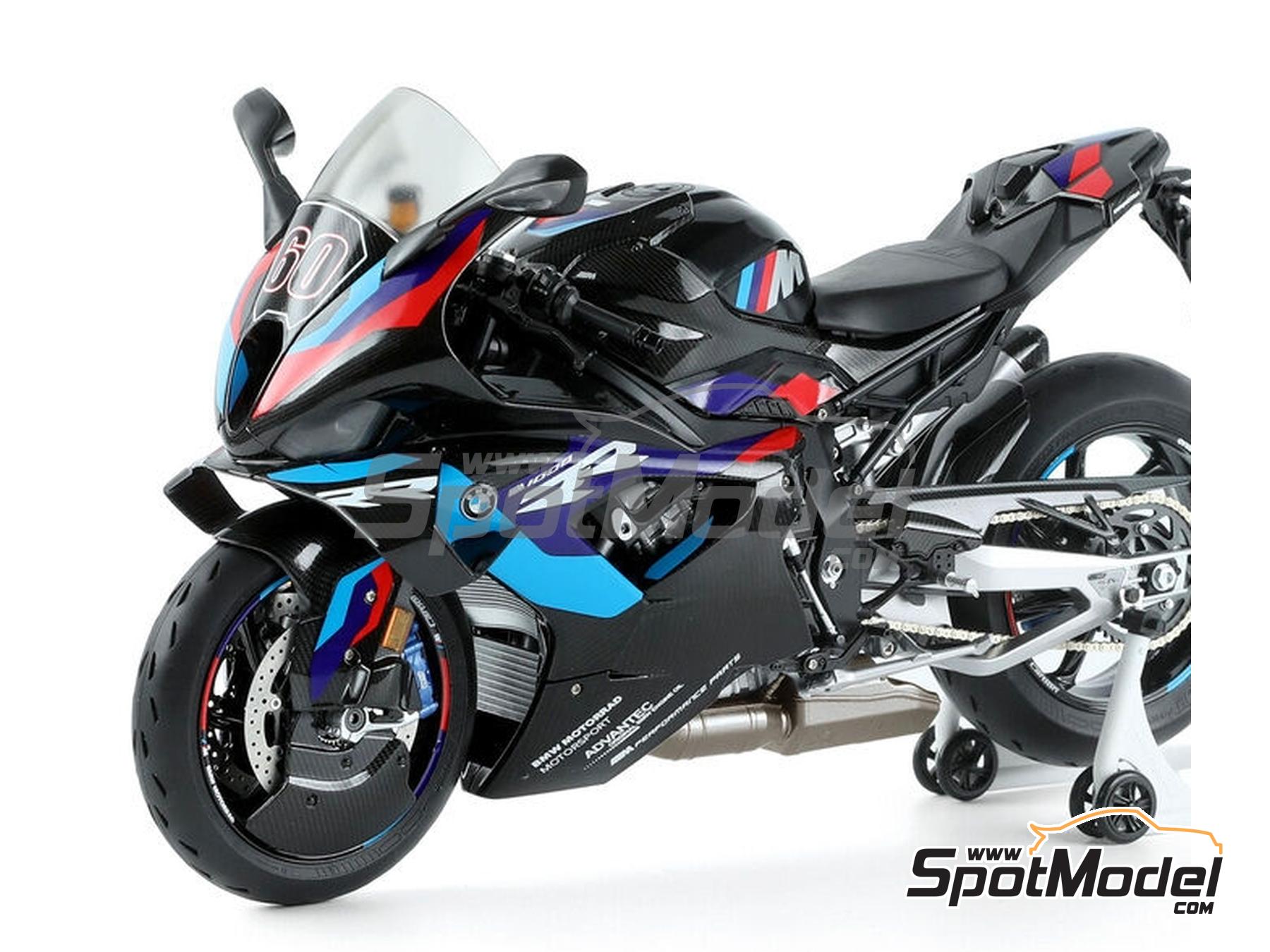 Image 2: BMW M 1000 RR (pre-painted) | Motorbike scale model kit in 1/9 scale manufactured by Meng Model (ref.&nbsp;MT-009s, also 4897038554584)