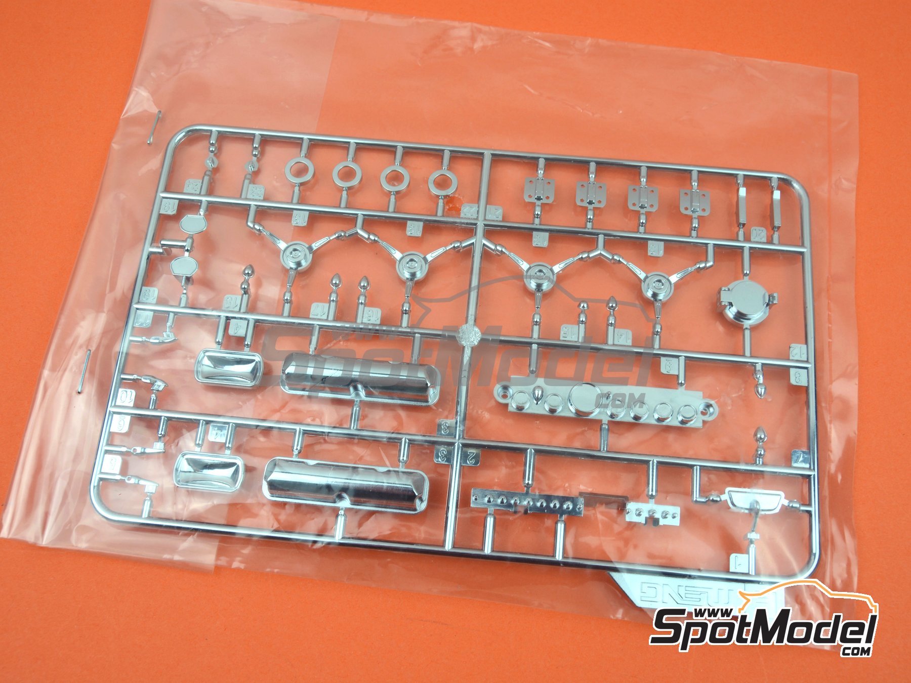 Kit para montar e pintar - FORD GT40 Mk.II' 66 – escala 1/12