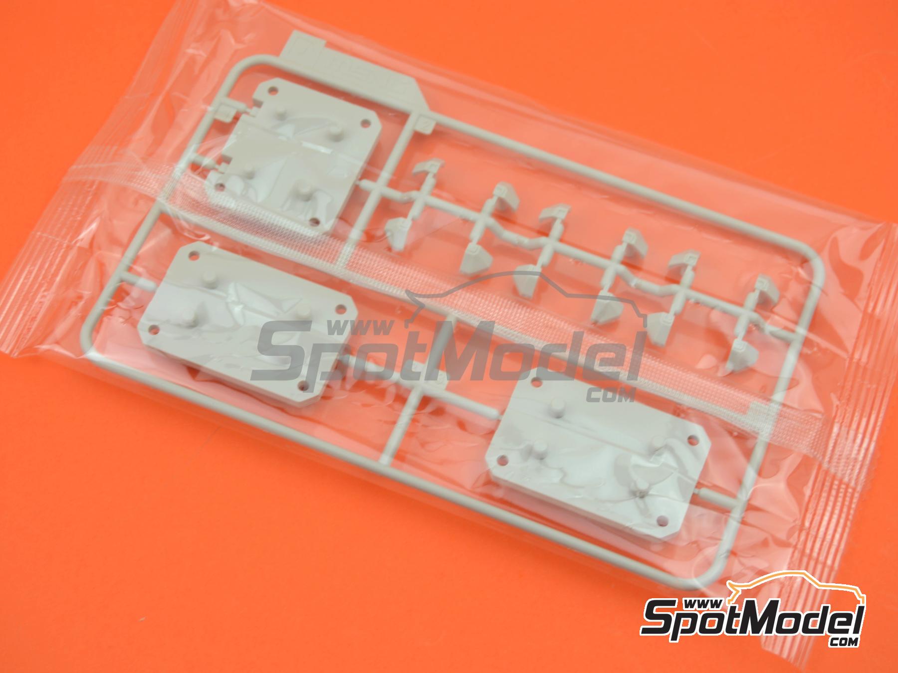 Image 7: Maletas Equipaje para BMW R1250 GS | Detalle en escala 1/9 fabricado por Meng Model (ref. SPS-091, tambien 4897038553938)