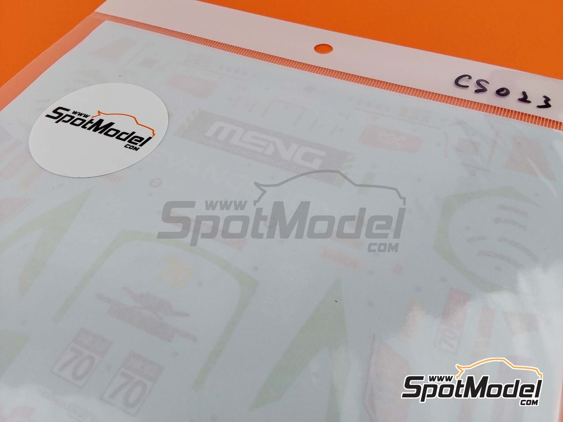 Image 4: Mercedes AMG GT3 Evo Equipo Toro Racing patrocinado por Evangelion, Aape - Macau FIA GT World Cup Championship 2023 | Decoraci&oacute;n en escala&nbsp;1/24 fabricado por Miniature (ref.&nbsp;CS023)