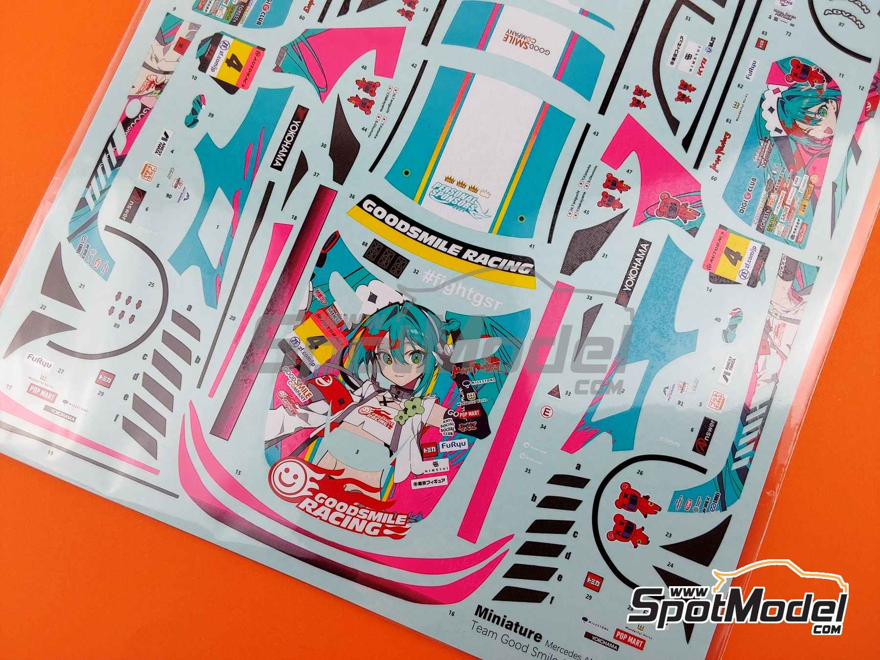 Image 4: Mercedes AMG GT3 Evo Equipo Good Smile Racing & UKYO patrocinado por Sokudo Society - Autobacs Super GT 2025 | Decoraci&oacute;n en escala&nbsp;1/24 fabricado por Miniature (ref.&nbsp;CS031)