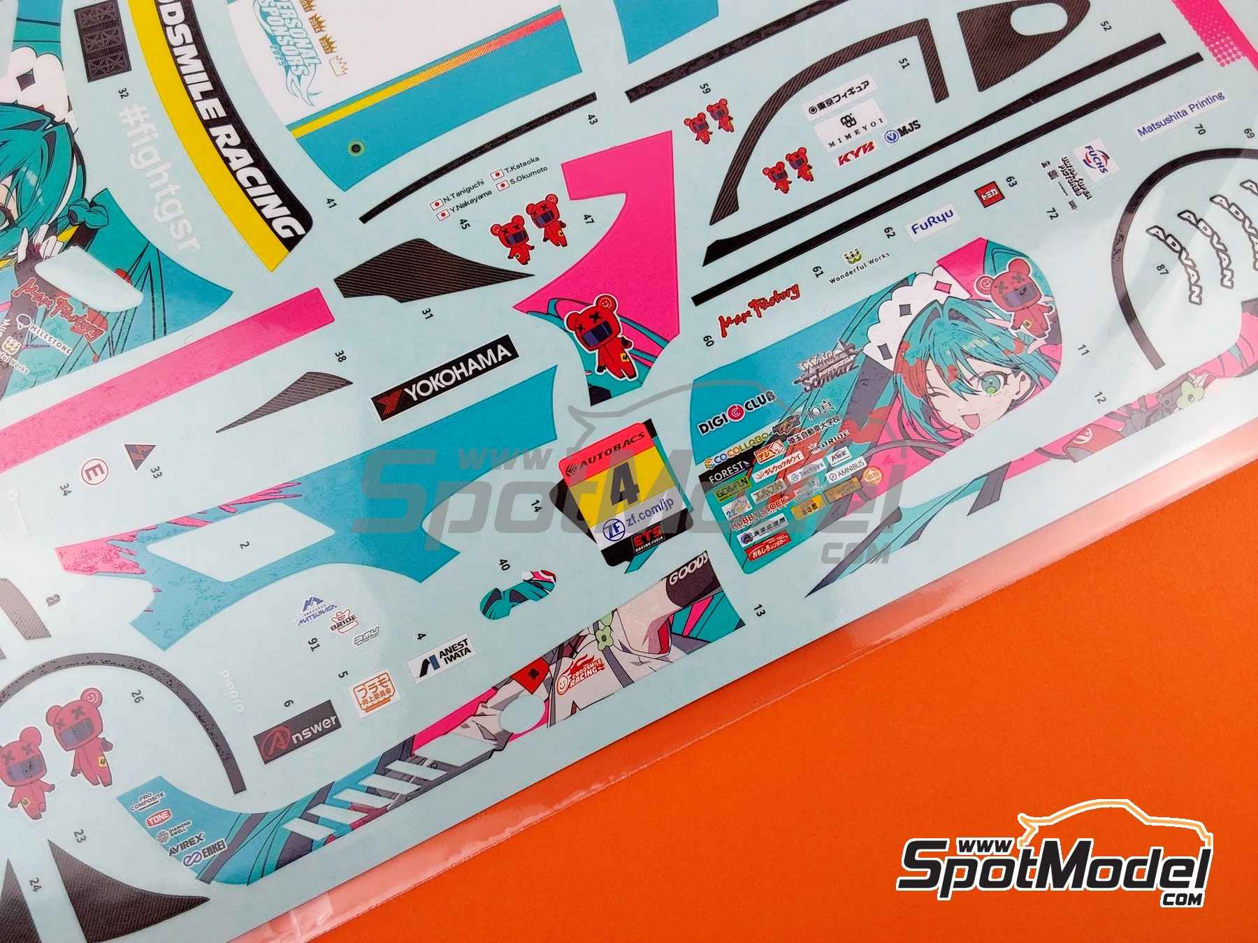 Image 5: Mercedes AMG GT3 Evo Equipo Good Smile Racing & UKYO patrocinado por Sokudo Society - Autobacs Super GT 2025 | Decoraci&oacute;n en escala&nbsp;1/24 fabricado por Miniature (ref.&nbsp;CS031)