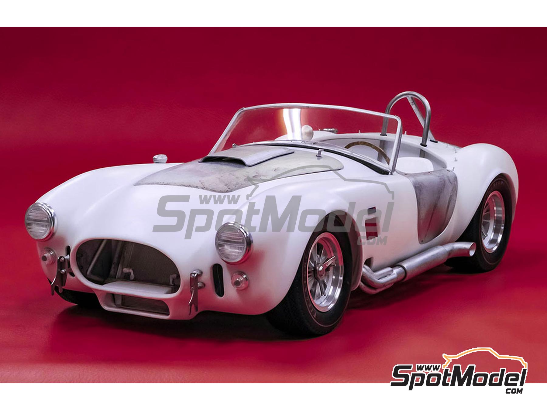Image 8: Shelby 427 Cobra Scuderia Bear Team - 12 Hours Sebring 1965 and 1966 | Car scale model kit in 1/12 scale manufactured by Model Factory Hiro (ref.&nbsp;MFH-K502, also K502 and K-502)