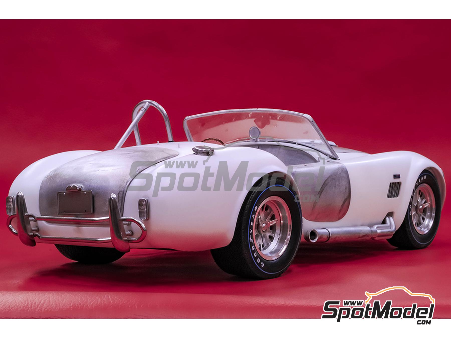 Image 10: Shelby 427 Cobra Scuderia Bear Team - 12 Hours Sebring 1965 and 1966 | Car scale model kit in 1/12 scale manufactured by Model Factory Hiro (ref.&nbsp;MFH-K502, also K502 and K-502)
