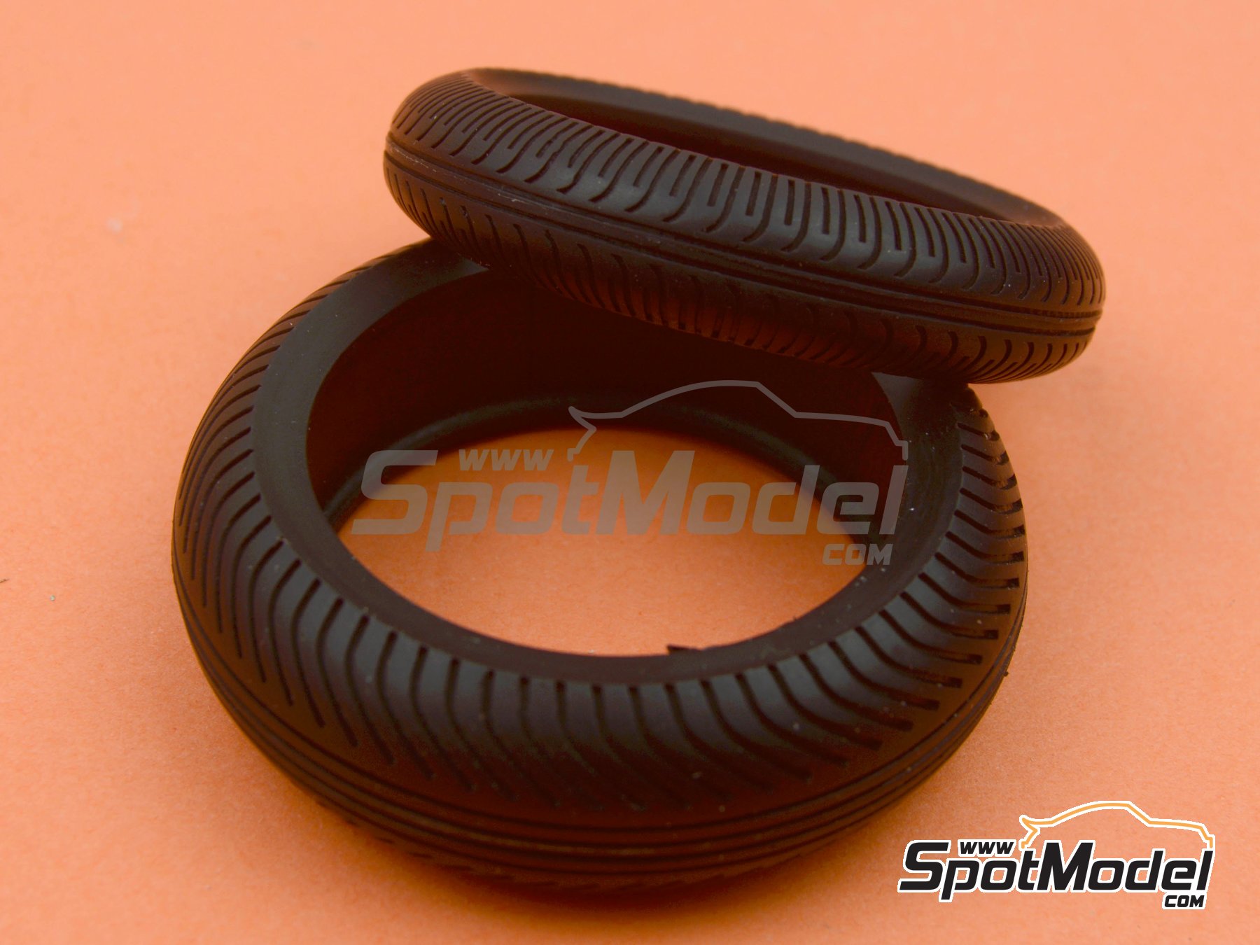 Image 2: Ruedas Michelin de agua para MotoGP | Neum&aacute;ticos en escala&nbsp;1/12 fabricado por Model Factory Hiro (ref.&nbsp;MFH-P1000, tambien 4571102327037 y P1000)