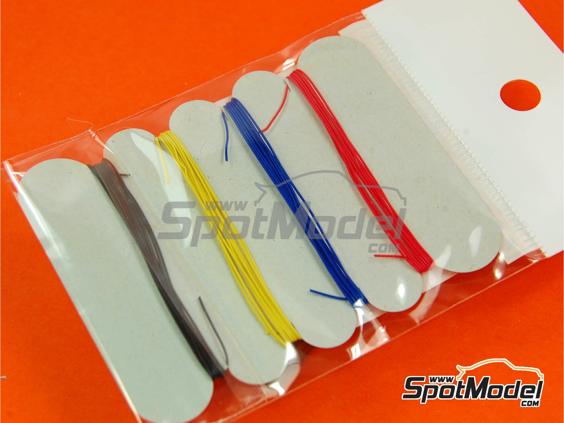 Image 2: Piping cord 0.4 mm - Red, blue, yellow and black | Piping cord in 1/20 scale manufactured by Model Factory Hiro (ref.&nbsp;MFH-P901, also 4571102329017 and P901)