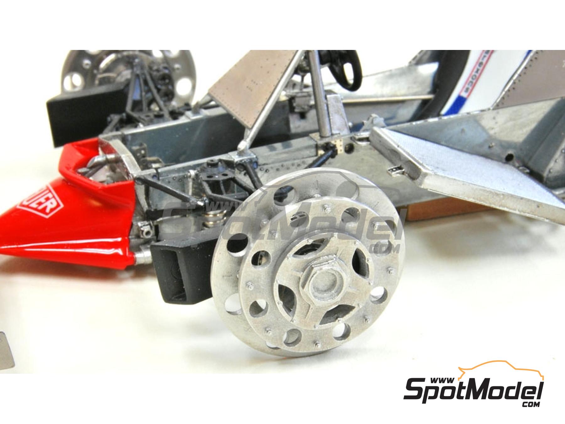 Image 1: Ruedas de transporte (dummy) - Tipo Ferrari a&ntilde;os 70 | Llantas en escala&nbsp;1/20 fabricado por Model Factory Hiro (ref.&nbsp;MFH-P979, tambien 4571102329796 y P979)