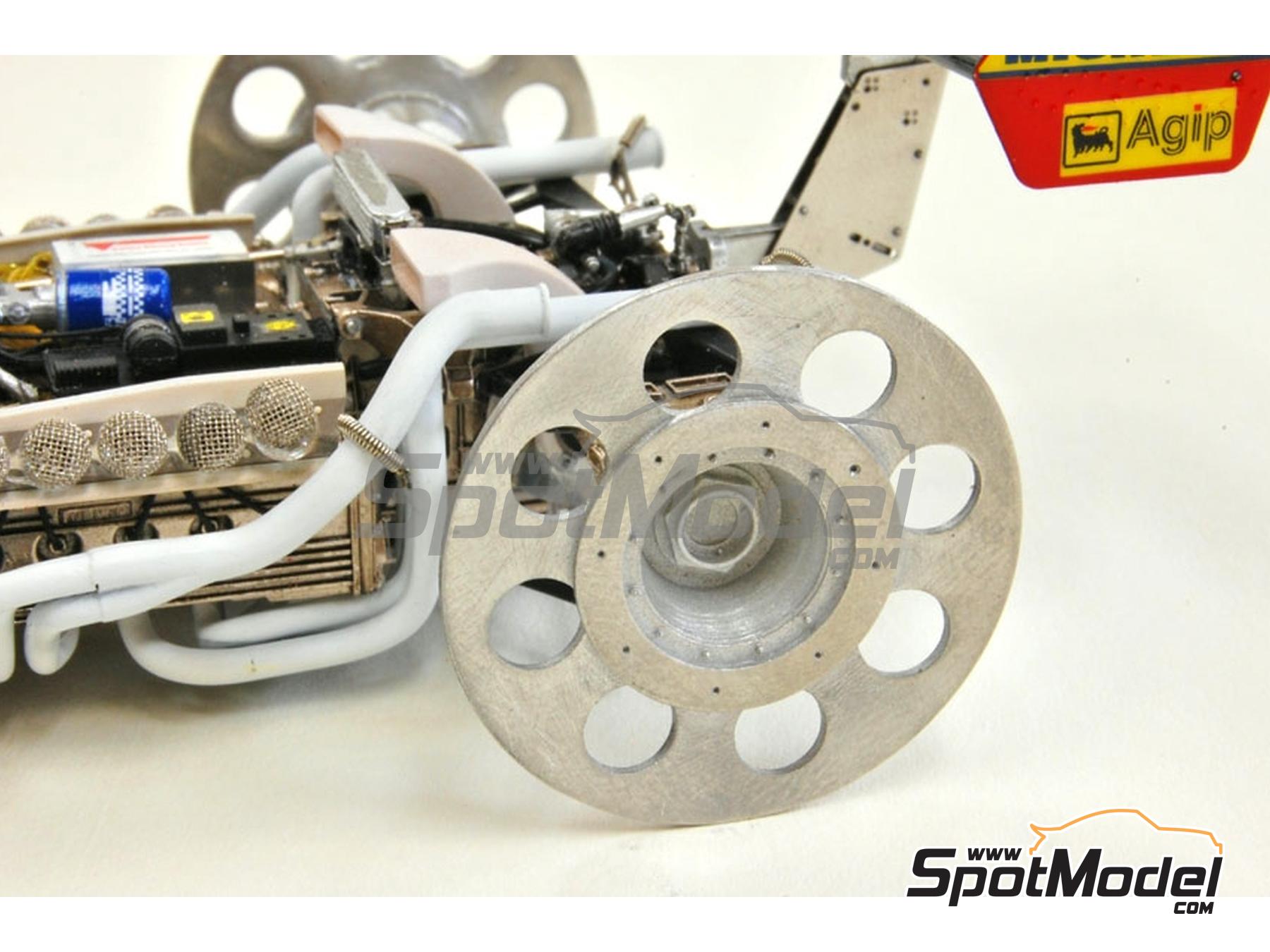 Image 5: Ruedas de transporte (dummy) - Tipo Ferrari a&ntilde;os 70 | Llantas en escala&nbsp;1/20 fabricado por Model Factory Hiro (ref.&nbsp;MFH-P979, tambien 4571102329796 y P979)